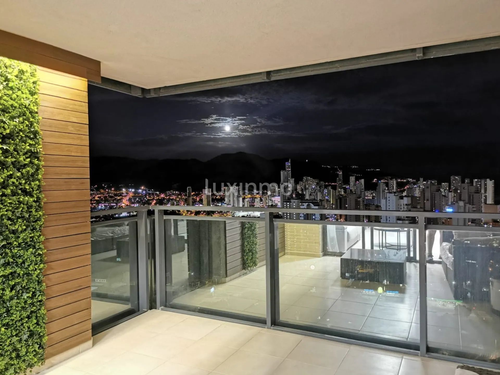 Moderne Wohnung in der 29. Etage mit Meerblick — photo 11
