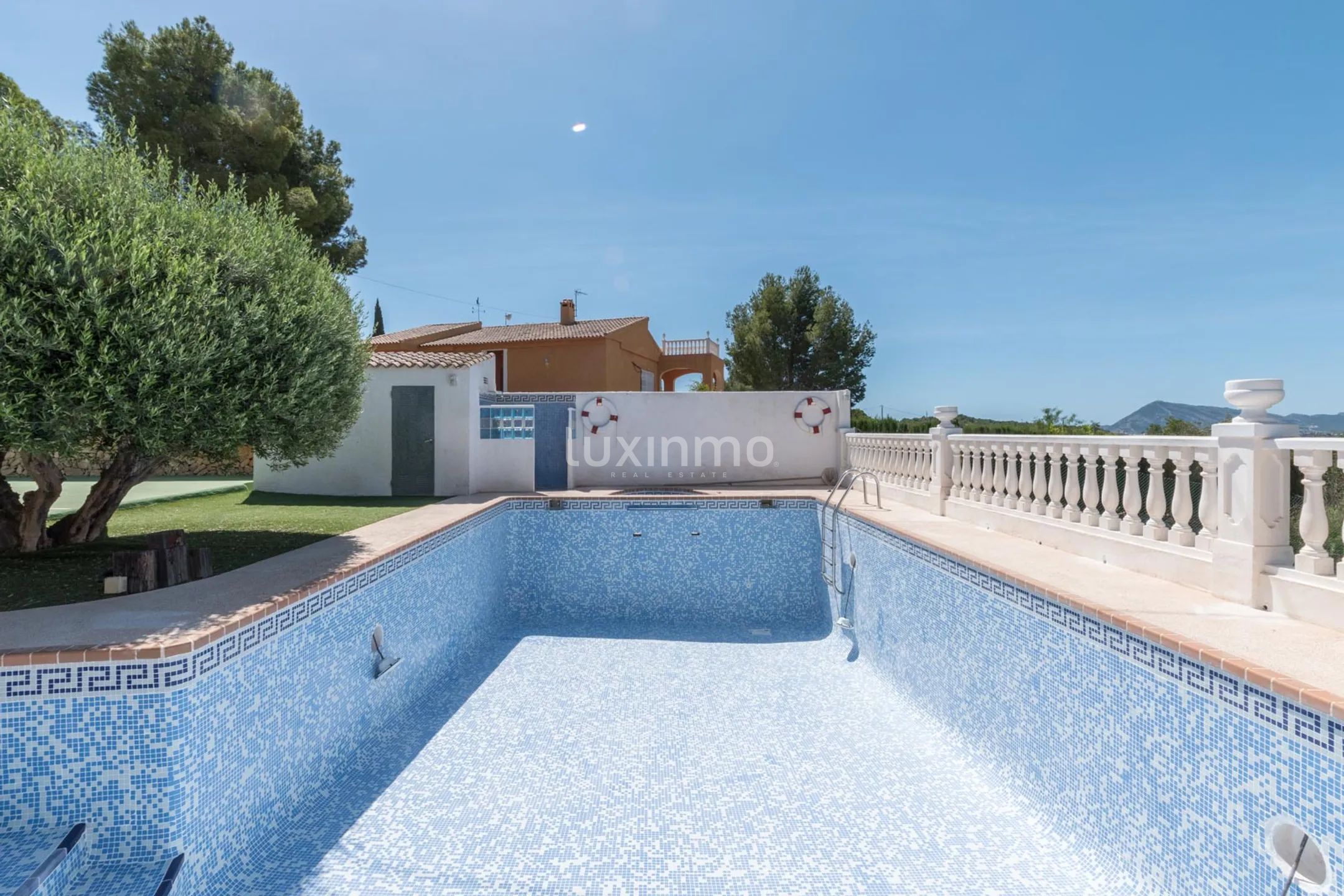 Chalet zur Miete mit Gästewohnung in Altea la Vella — photo 11