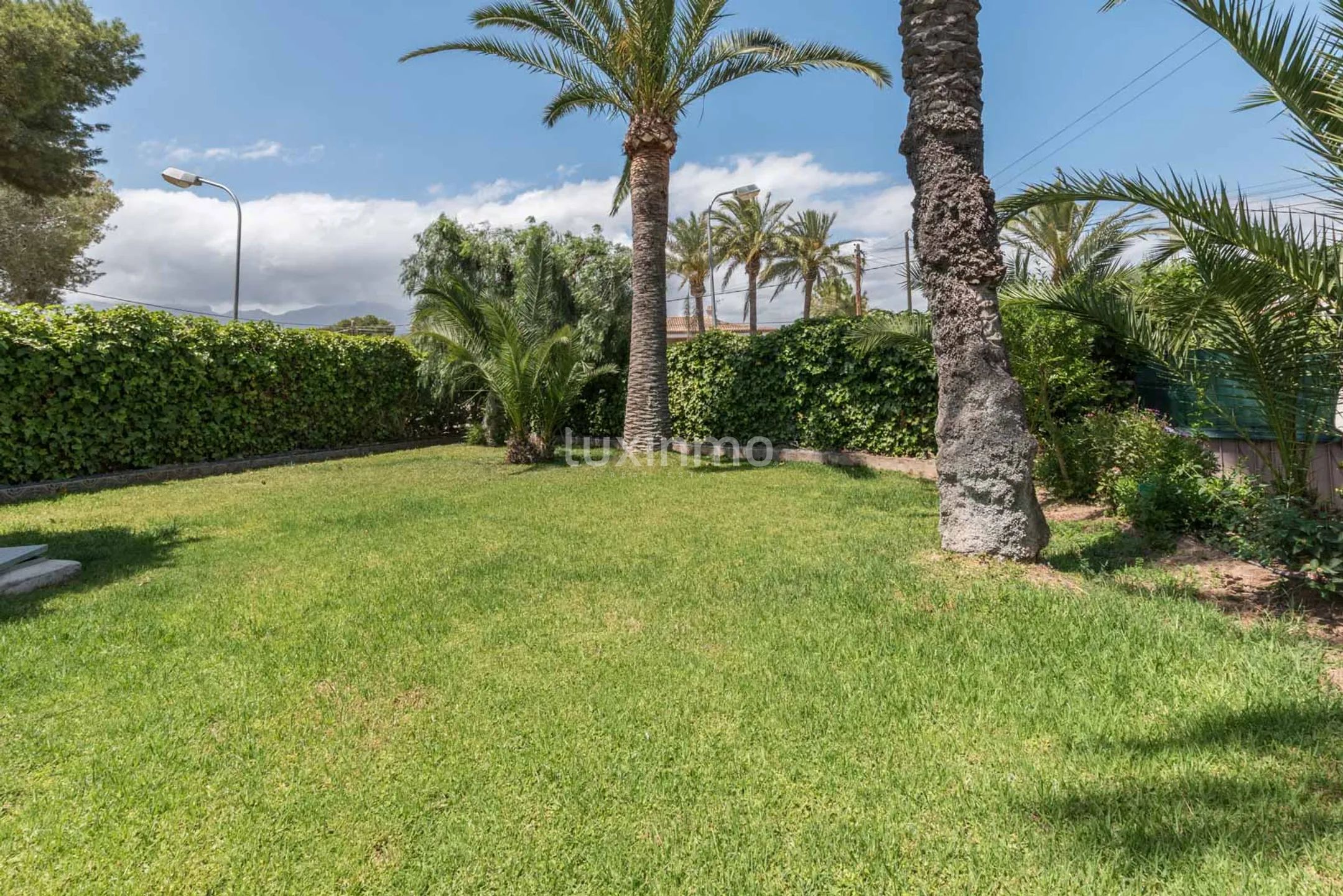 Chalet independiente con piscina en Benidorm — photo 25