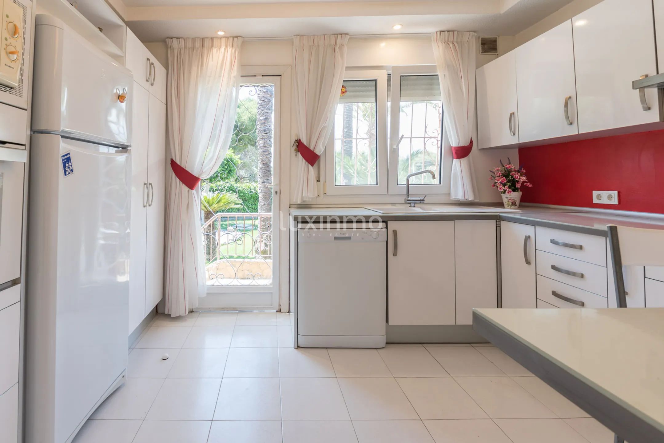 Chalet independiente con piscina en Benidorm — photo 14