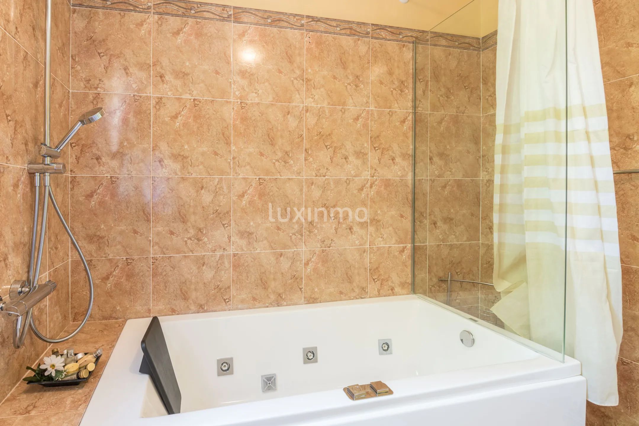 Chalet independiente con piscina en Benidorm — photo 20