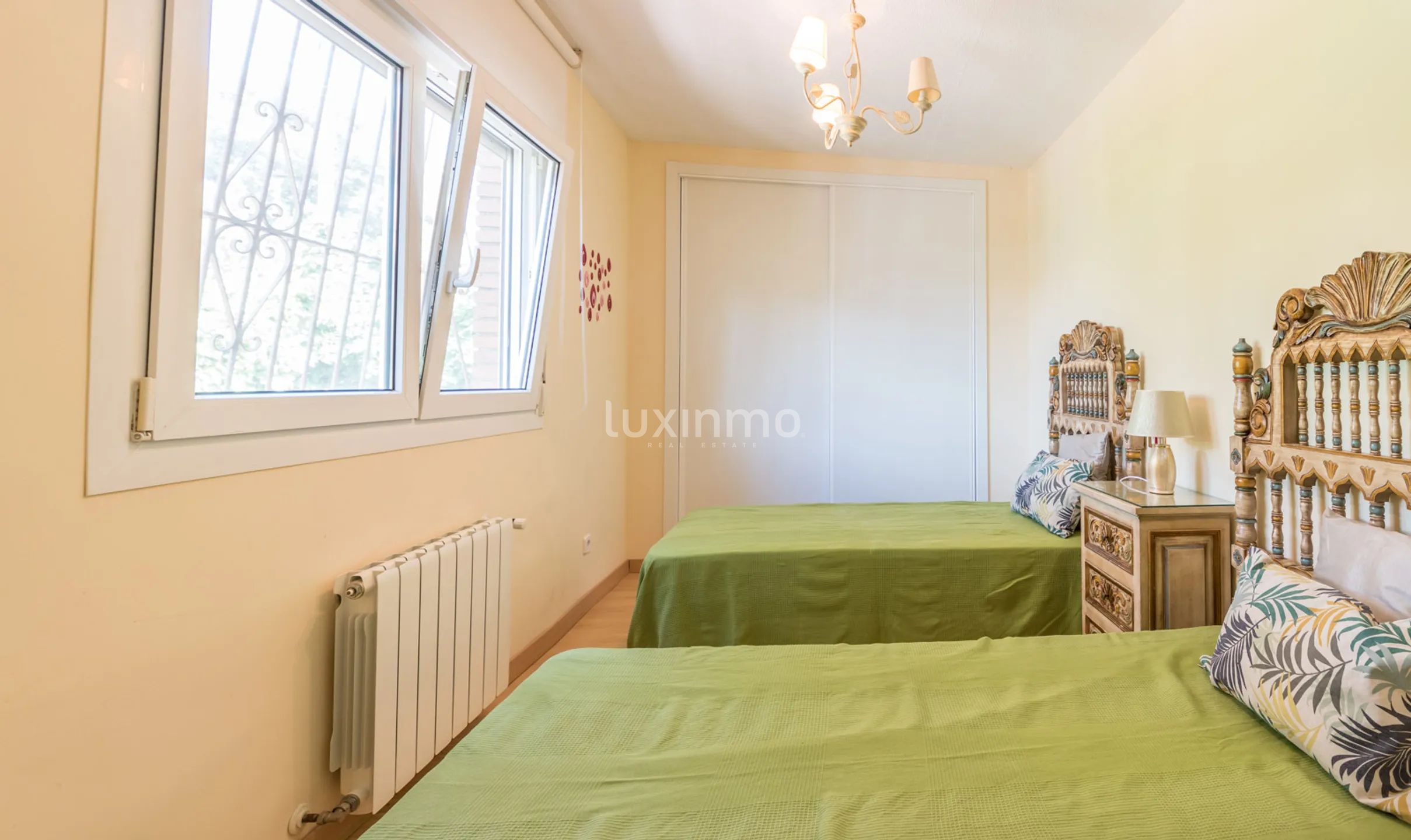 Chalet independiente con piscina en Benidorm — photo 23