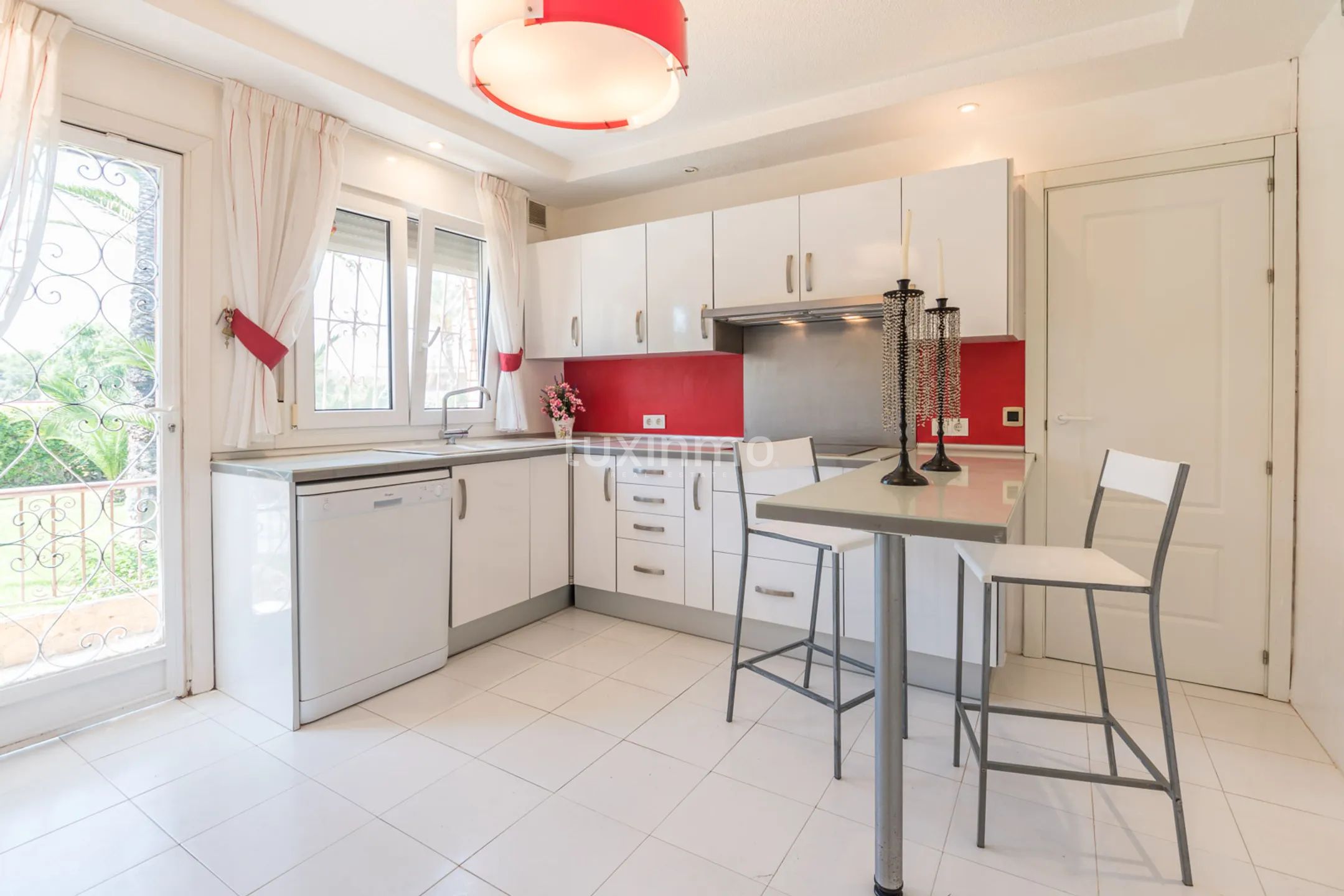 Chalet independiente con piscina en Benidorm — photo 13