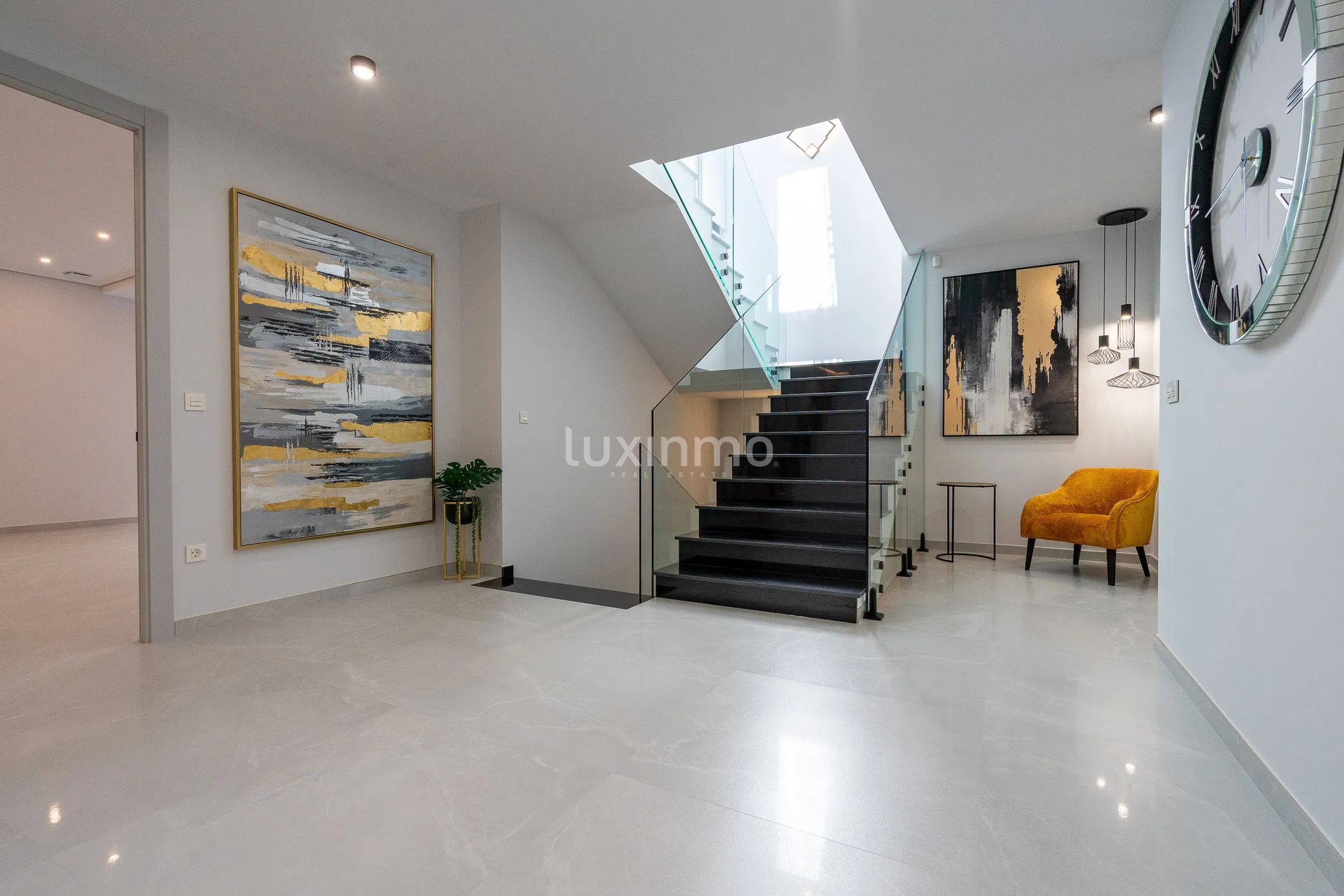 Вилла в привилегированной урбанизации — photo 37