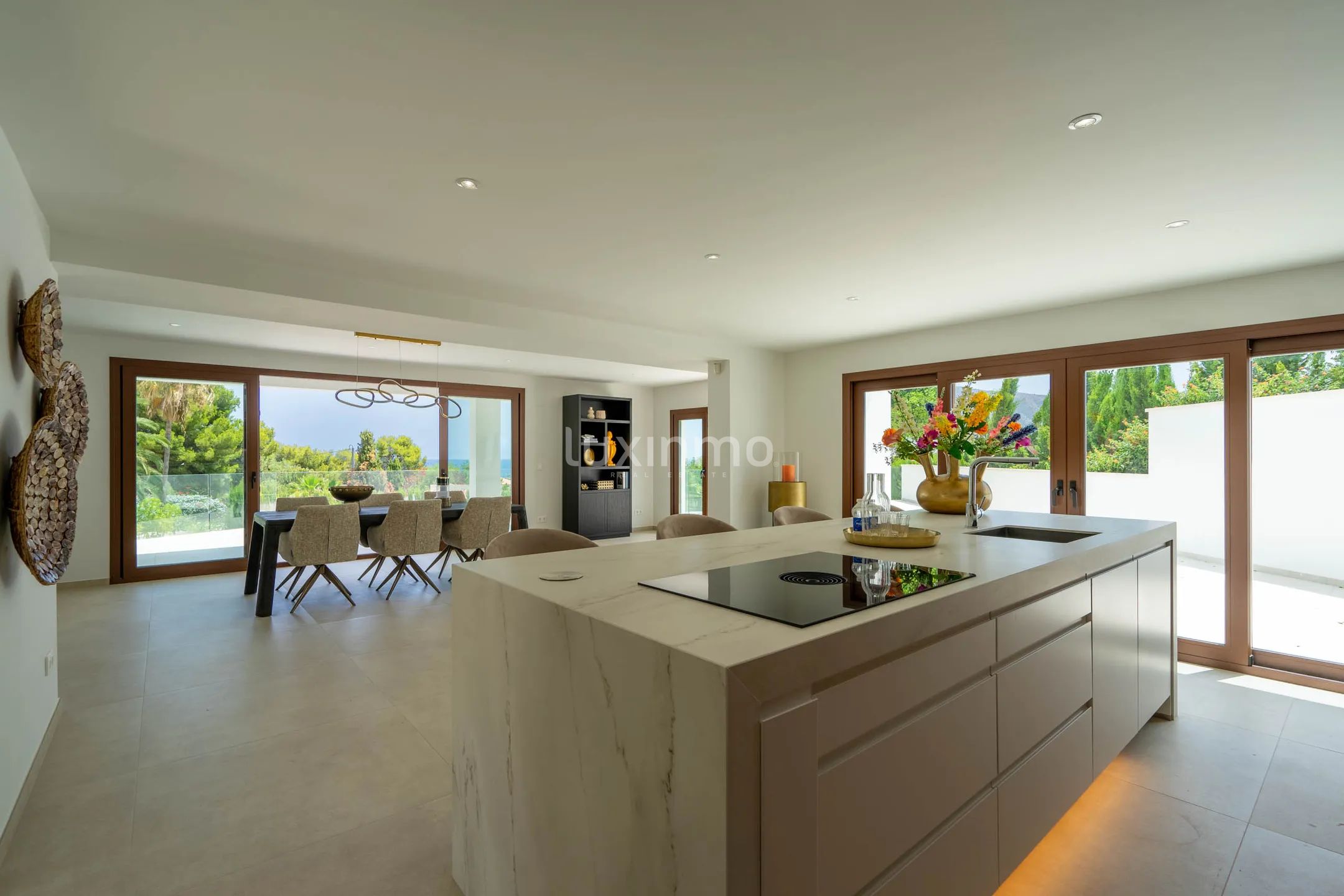 Striking luxury villa boasting sea views, bordering Altea — photo 10