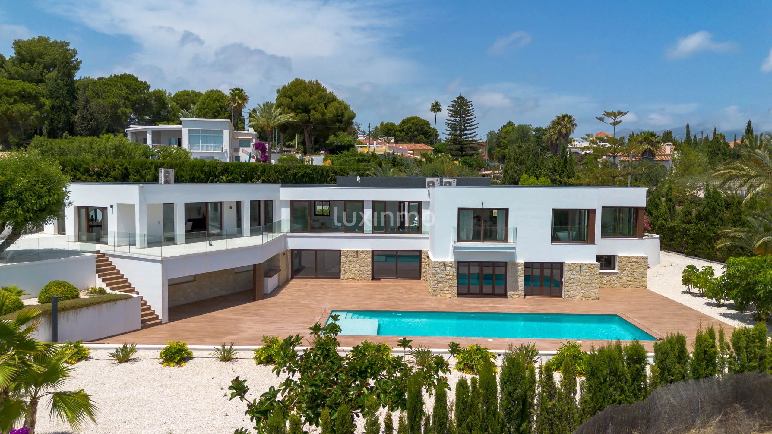 Striking luxury villa boasting sea views, bordering Altea — photo 1