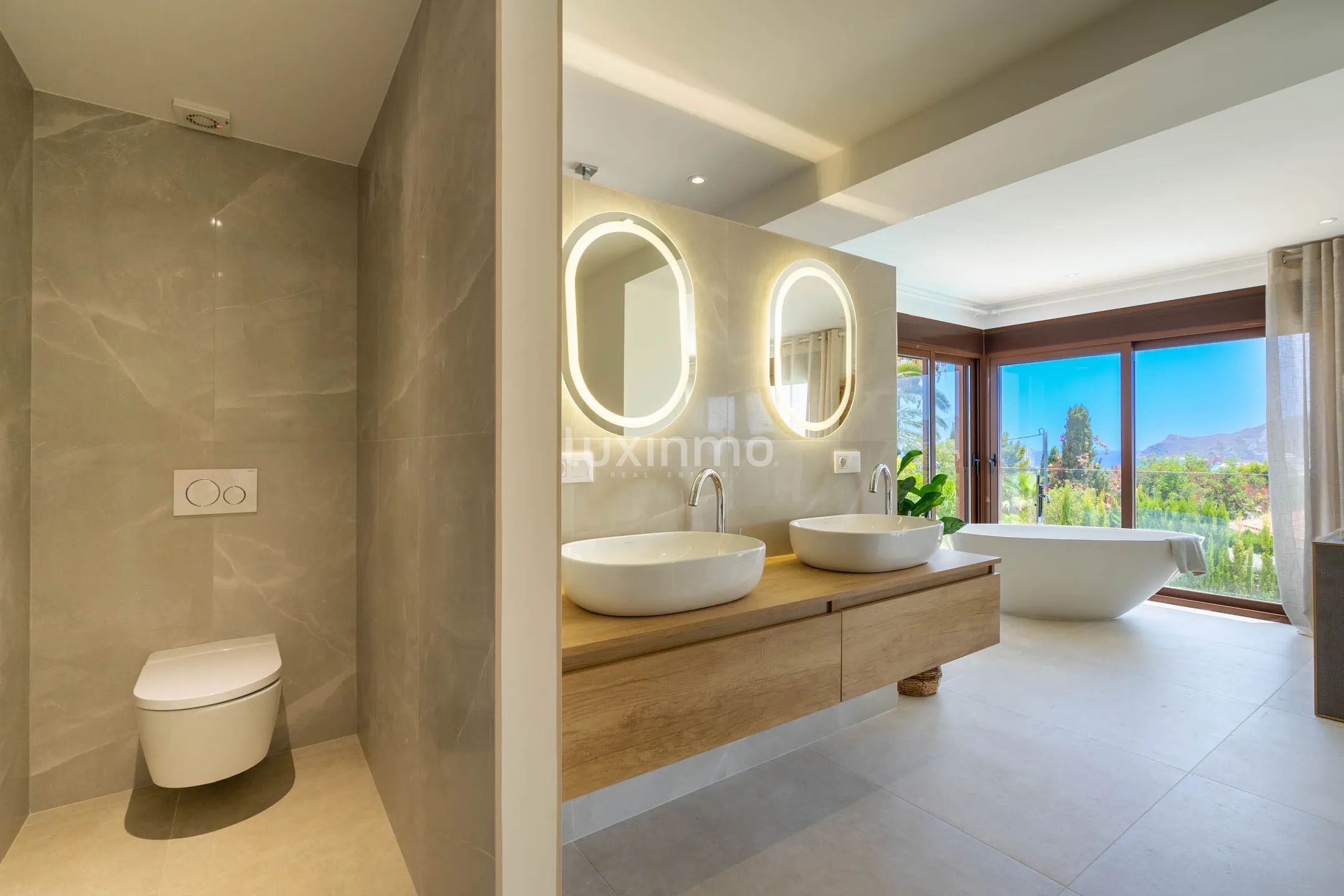 Striking luxury villa boasting sea views, bordering Altea — photo 15