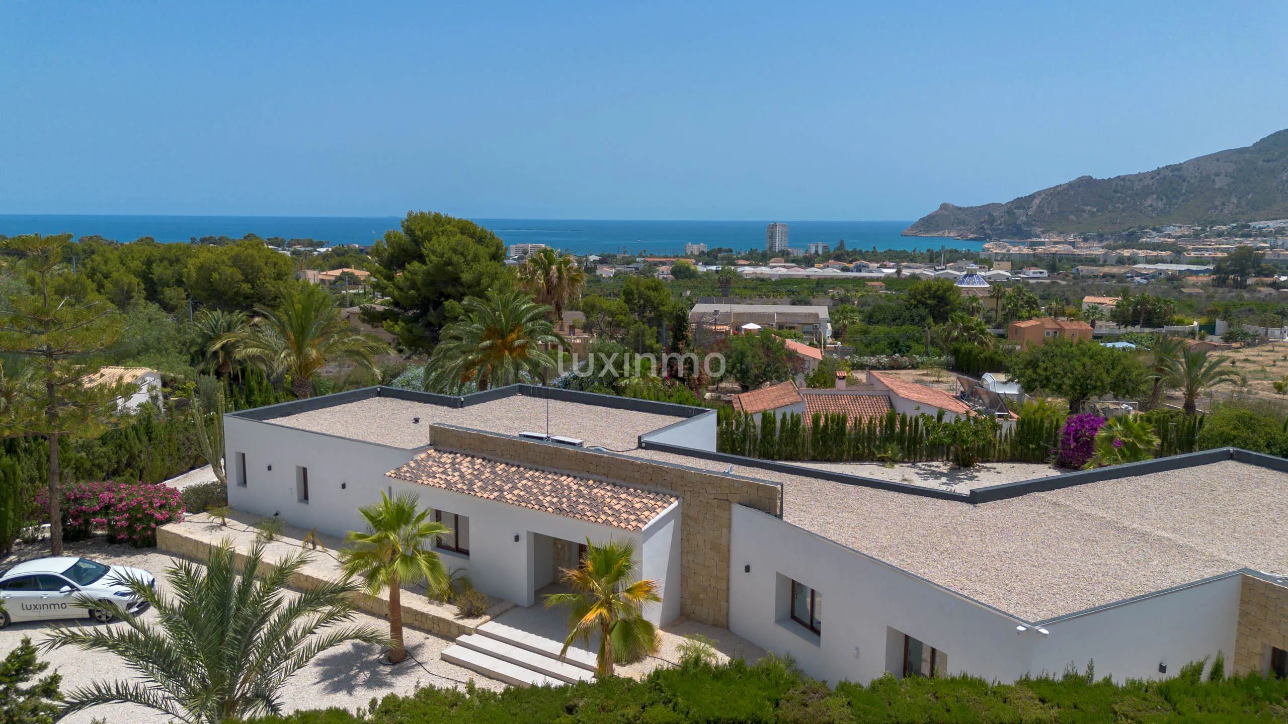 Striking luxury villa boasting sea views, bordering Altea — photo 33