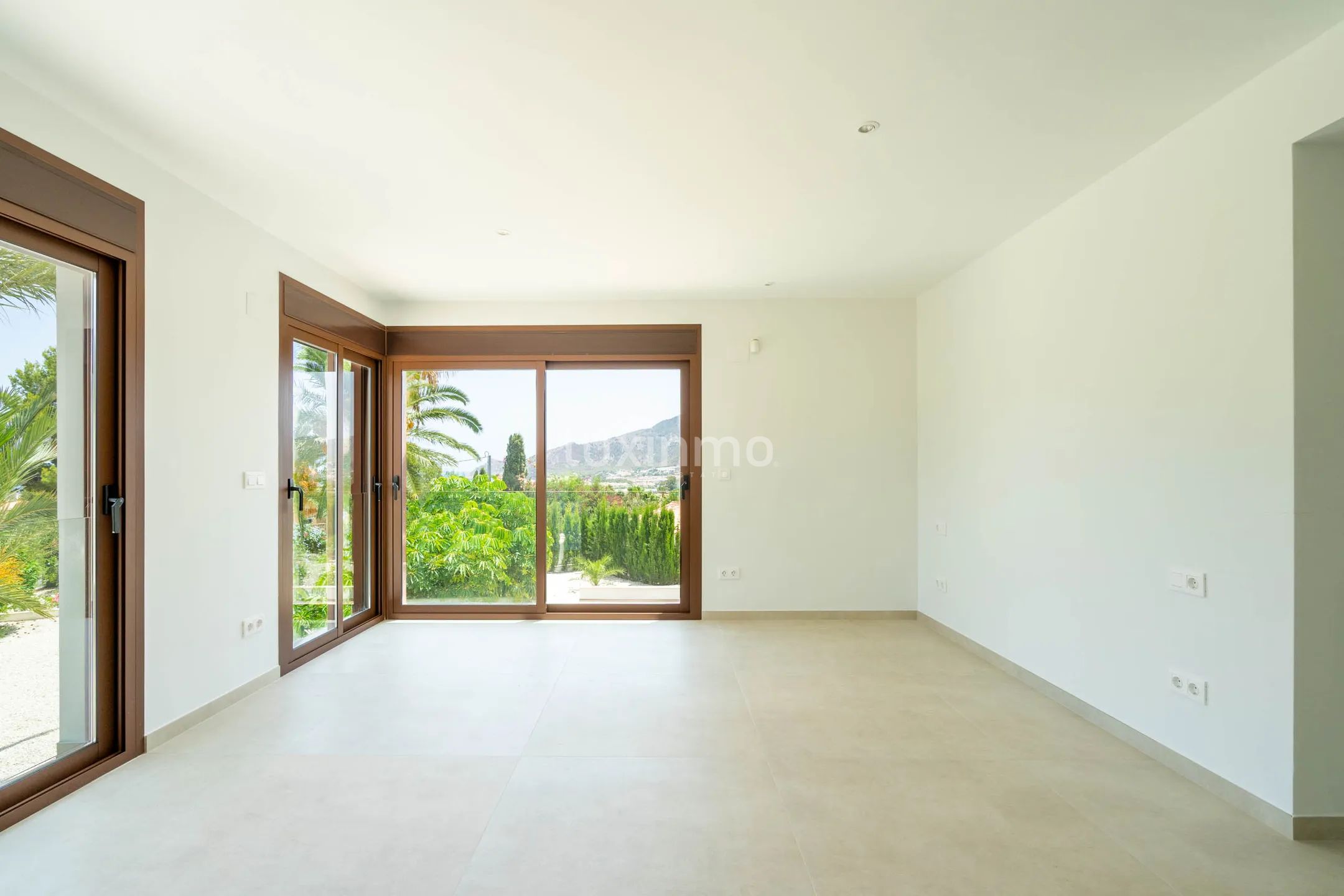Striking luxury villa boasting sea views, bordering Altea — photo 17