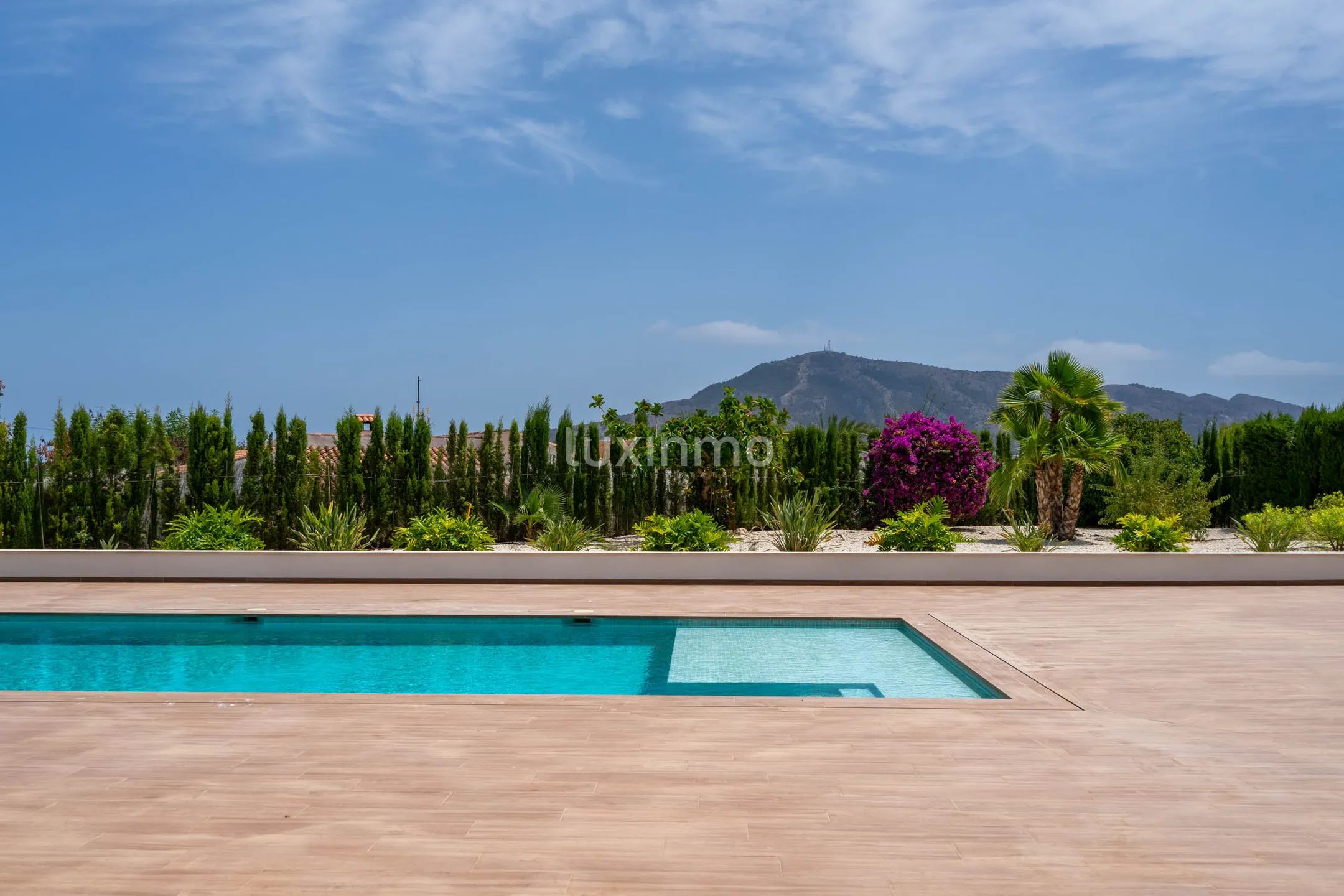 Striking luxury villa boasting sea views, bordering Altea — photo 3