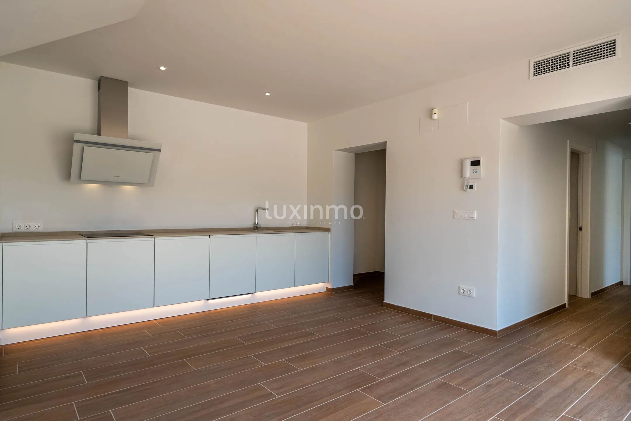 Striking luxury villa boasting sea views, bordering Altea — photo 24