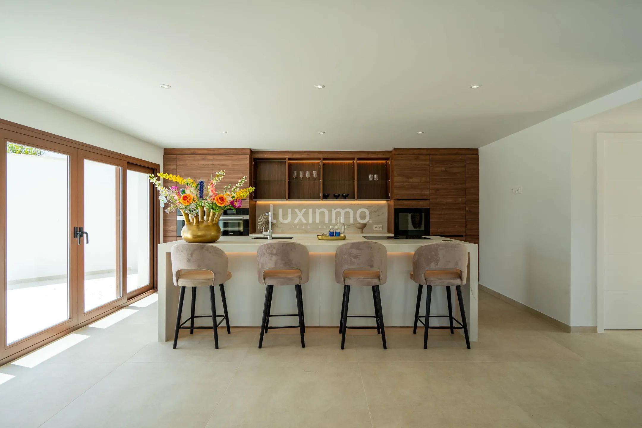 Striking luxury villa boasting sea views, bordering Altea — photo 8