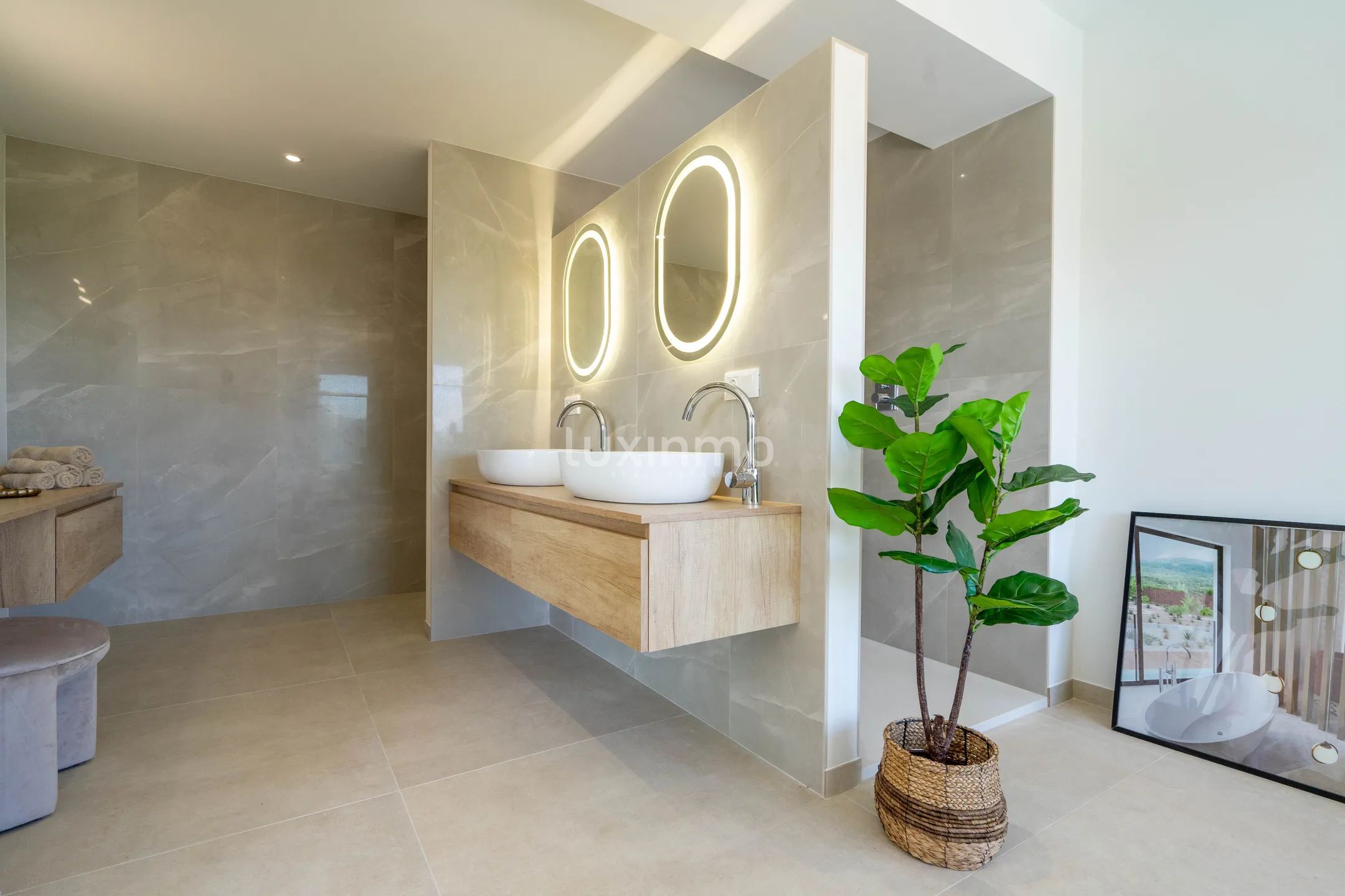 Striking luxury villa boasting sea views, bordering Altea — photo 14