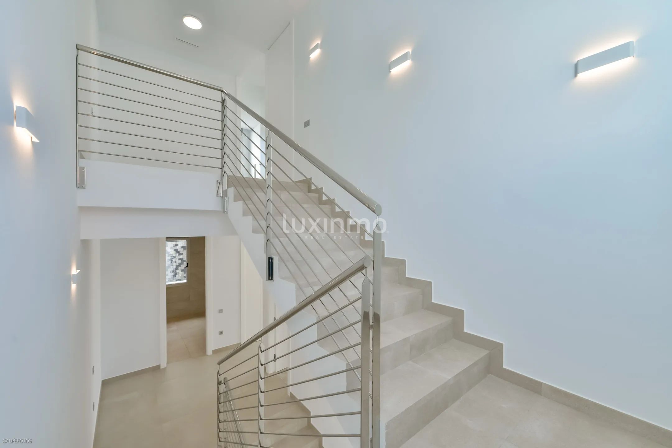 Zu verkaufen eine moderne Villa in Sierra Cortina — photo 35
