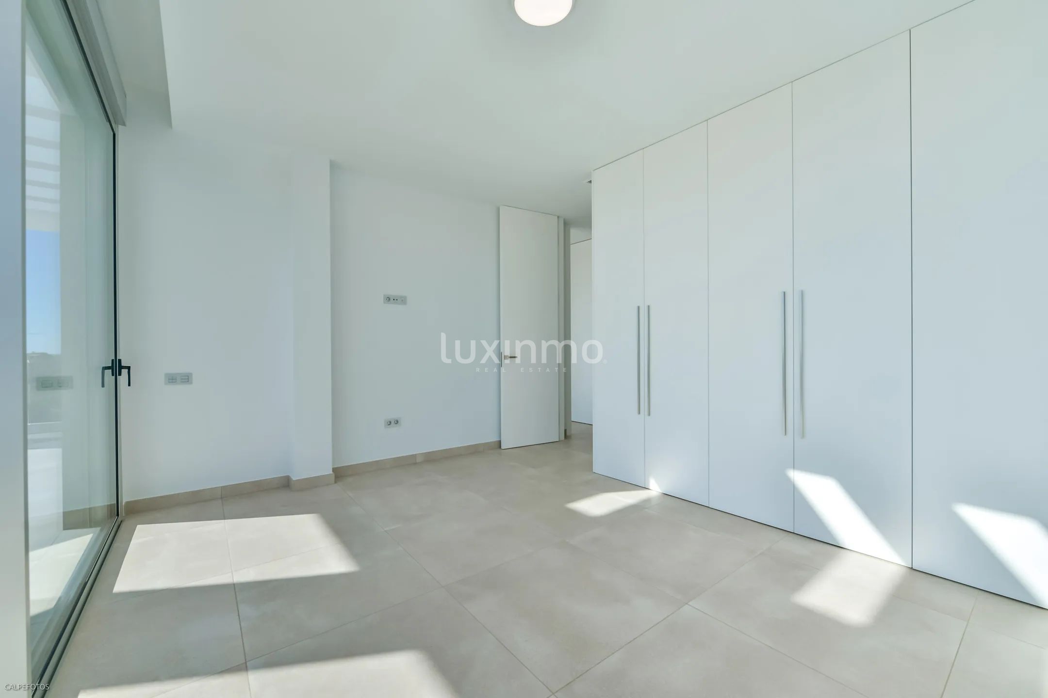 Zu verkaufen eine moderne Villa in Sierra Cortina — photo 20