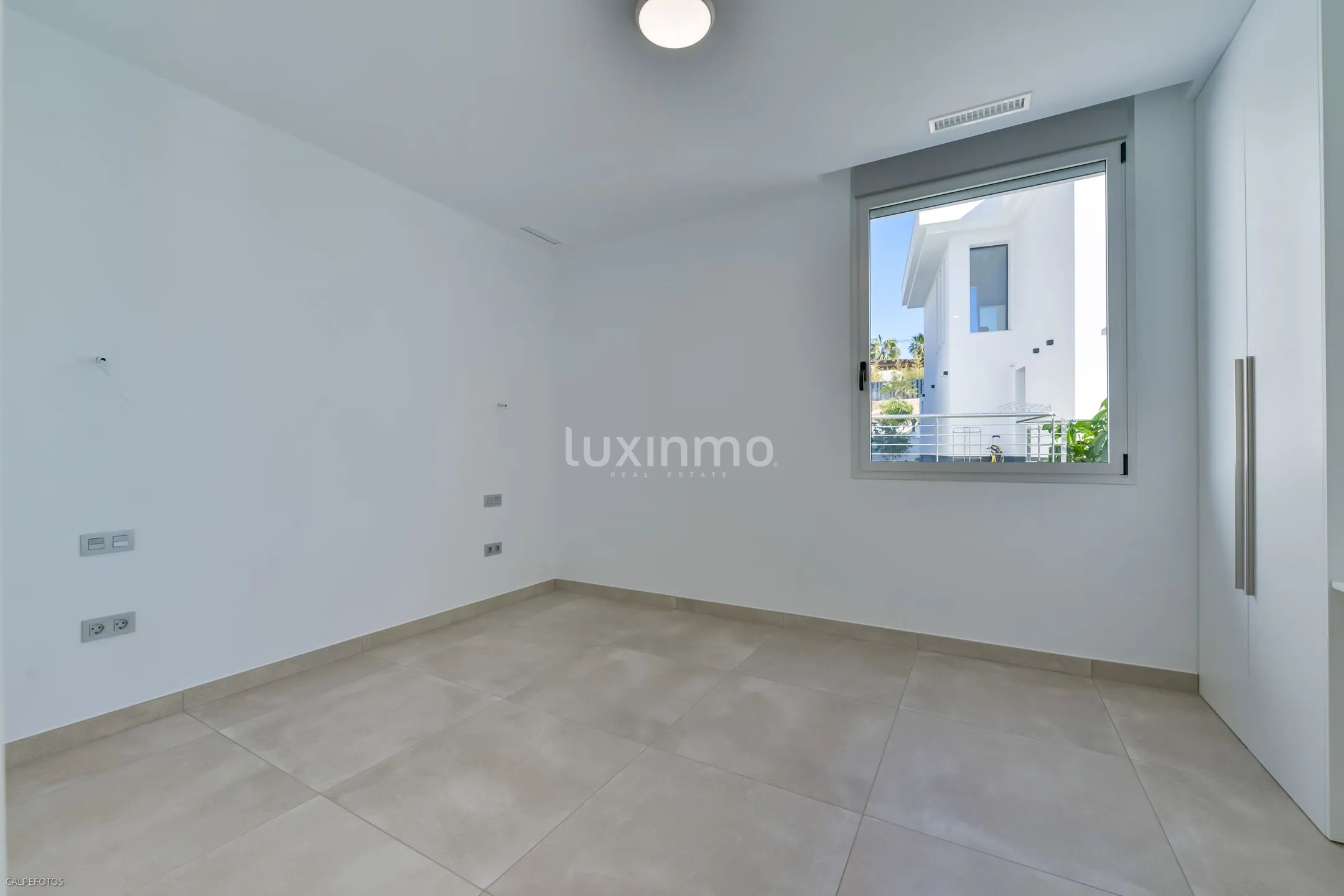 Zu verkaufen eine moderne Villa in Sierra Cortina — photo 19
