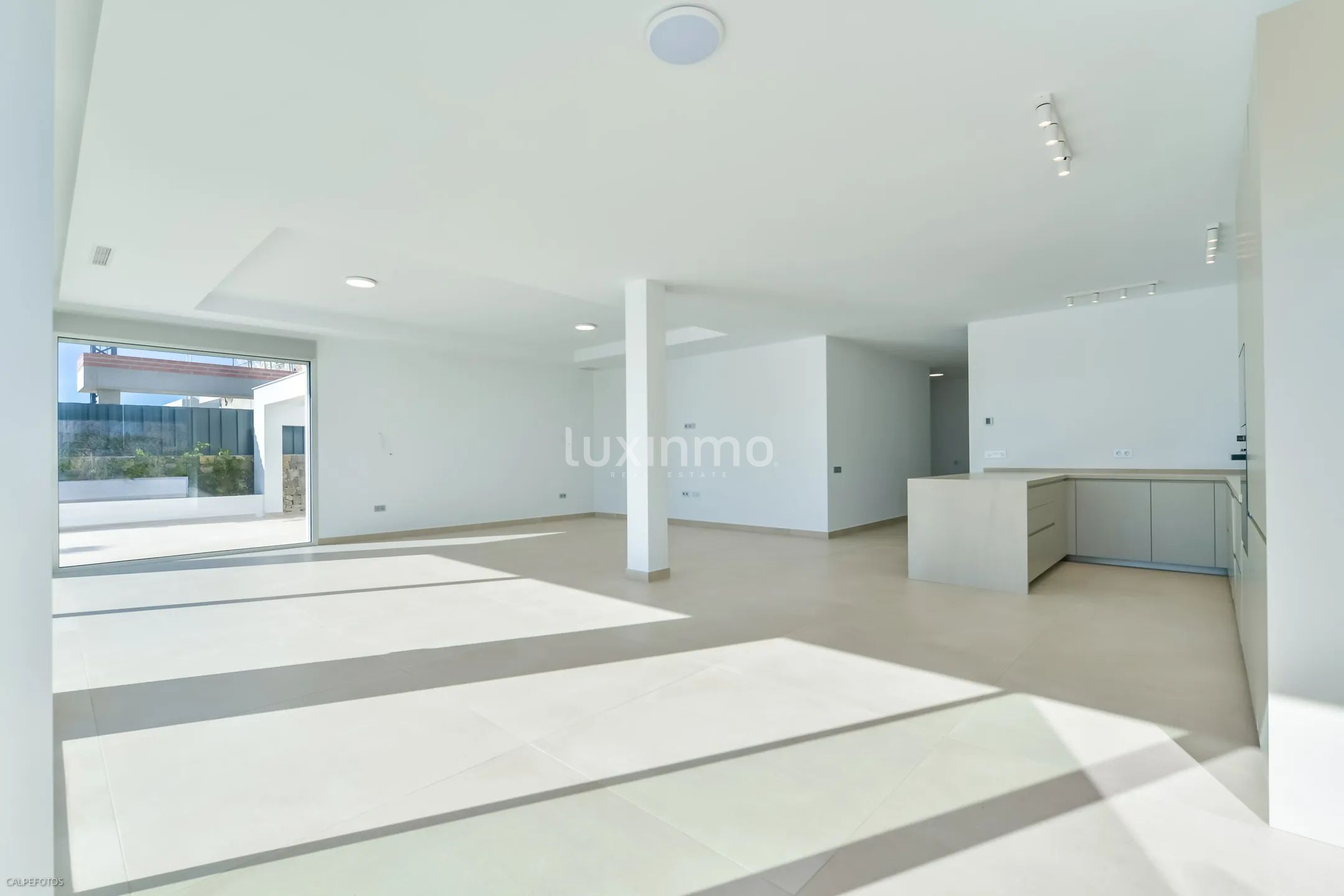 Zu verkaufen eine moderne Villa in Sierra Cortina — photo 12