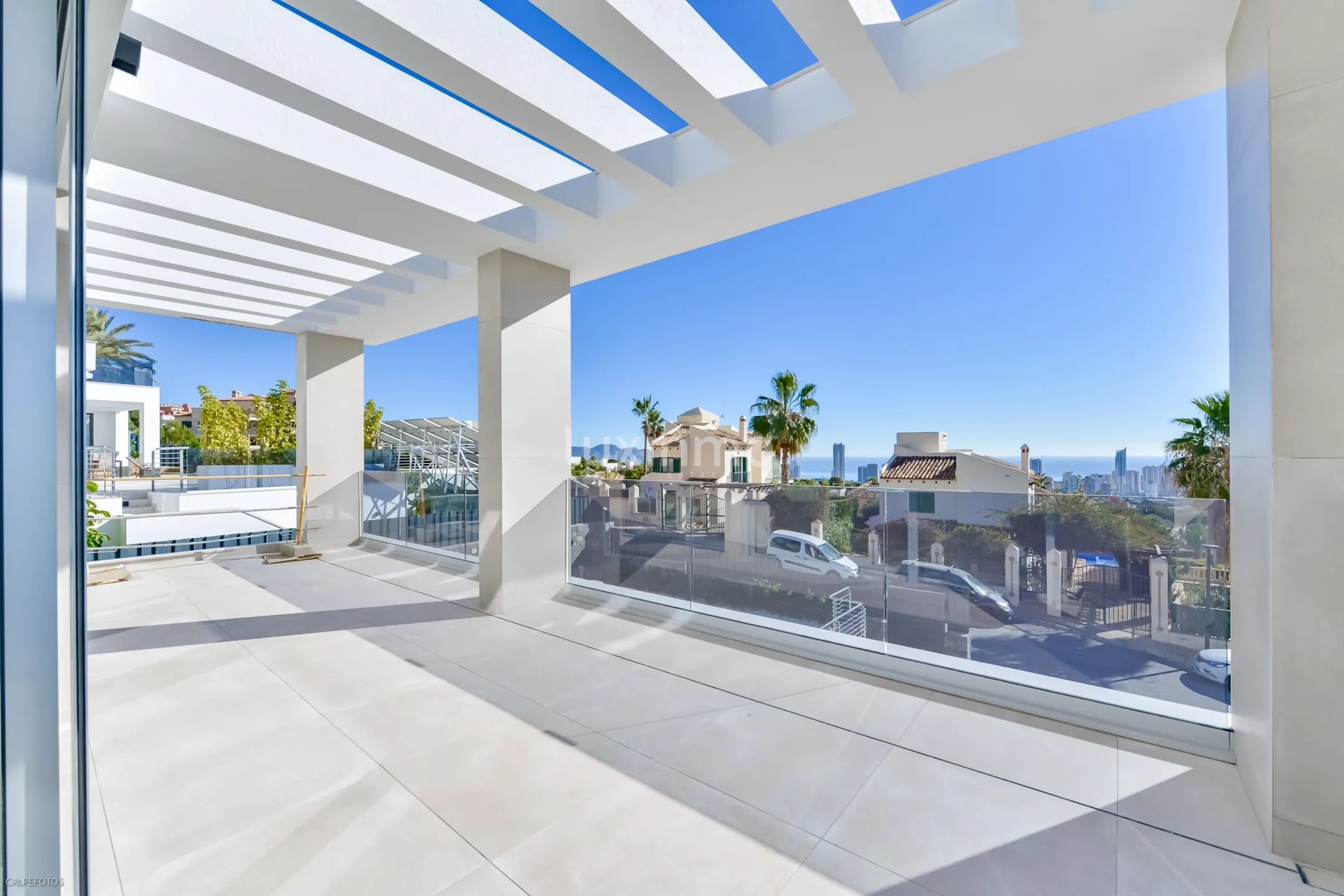Zu verkaufen eine moderne Villa in Sierra Cortina — photo 42