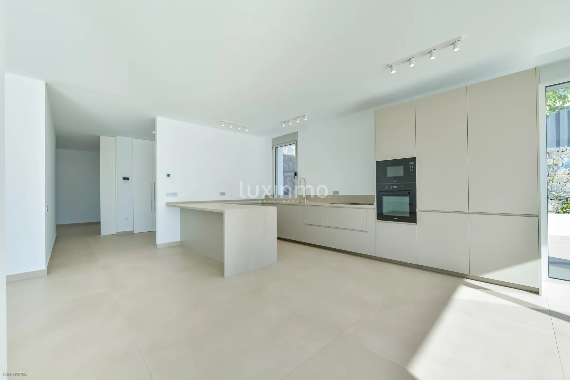 Zu verkaufen eine moderne Villa in Sierra Cortina — photo 10