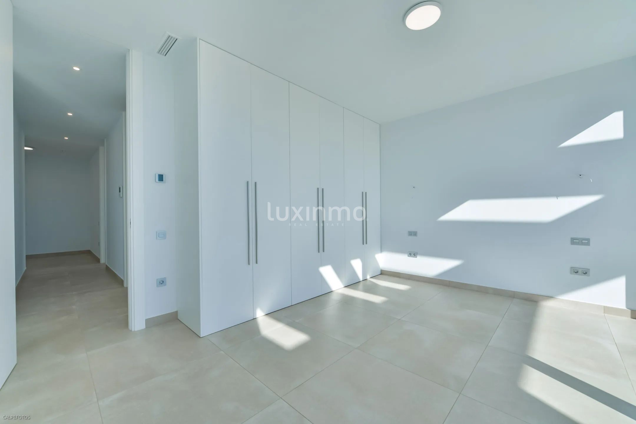 Zu verkaufen eine moderne Villa in Sierra Cortina — photo 21