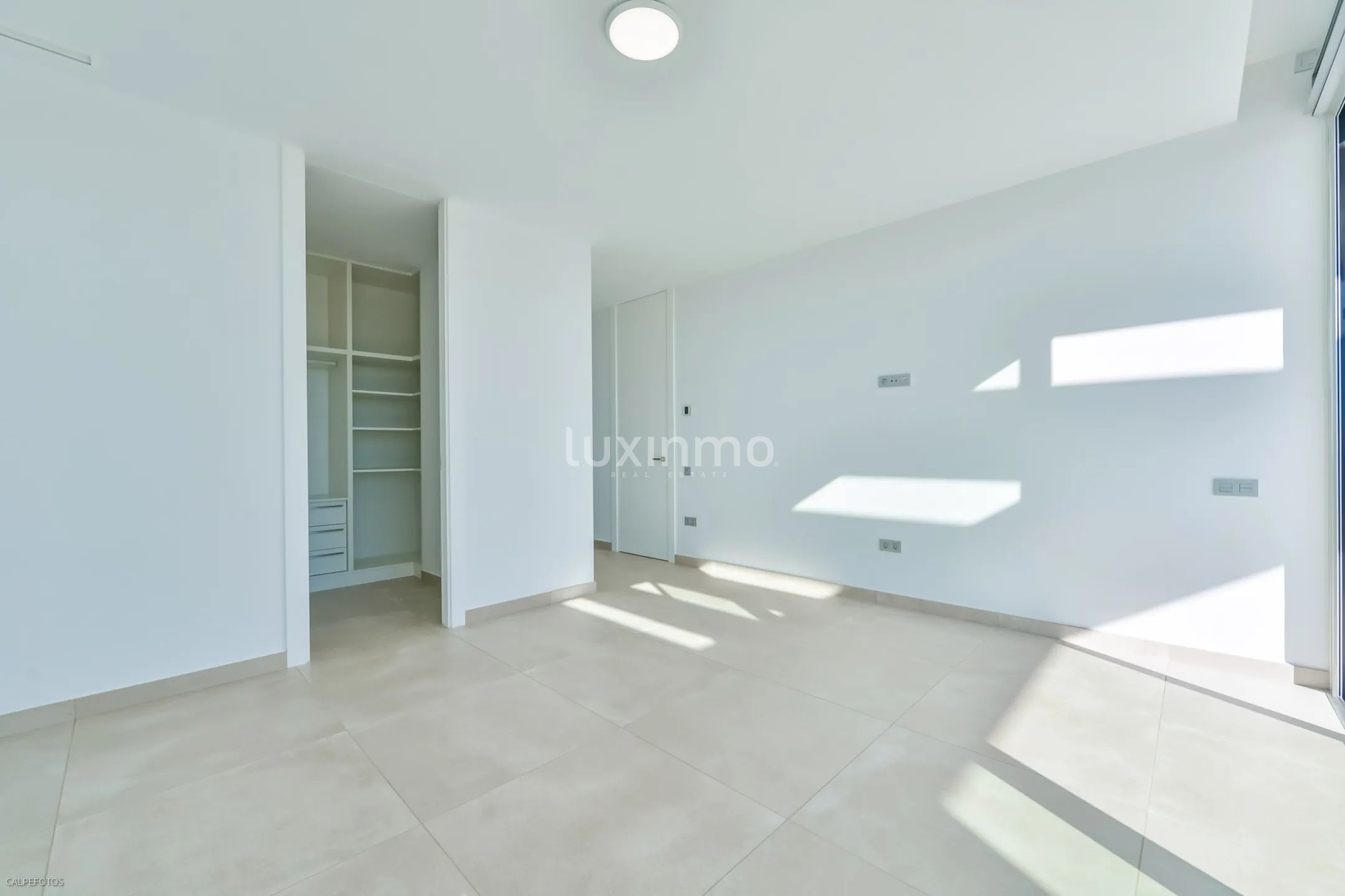 Zu verkaufen eine moderne Villa in Sierra Cortina — photo 18