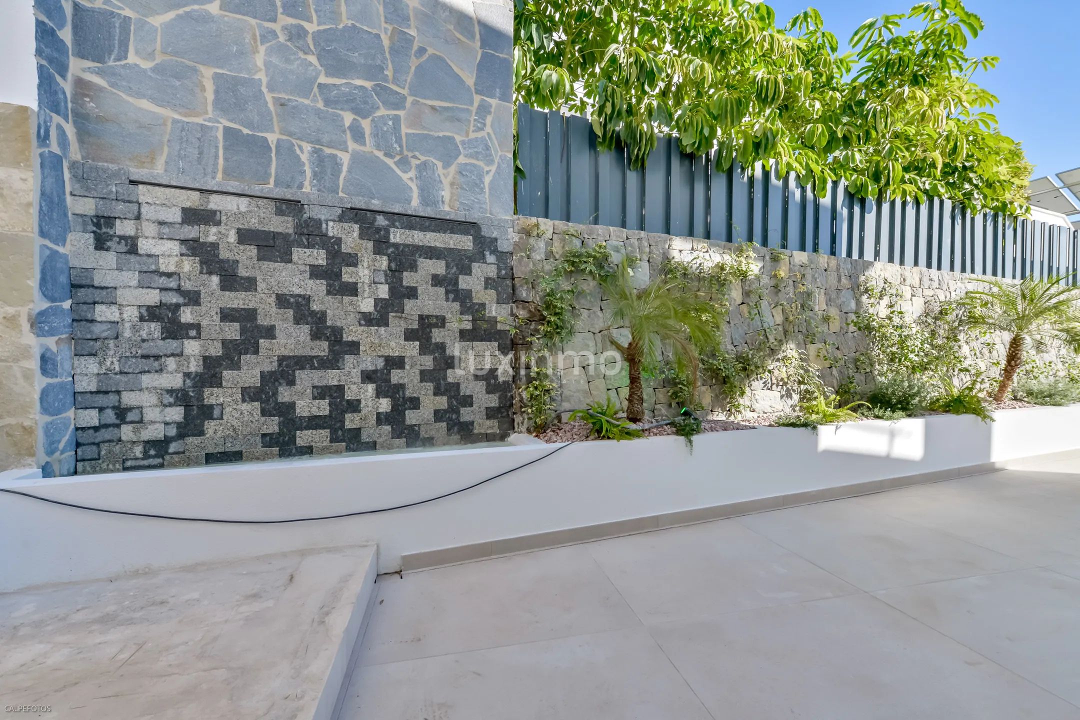 Zu verkaufen eine moderne Villa in Sierra Cortina — photo 49