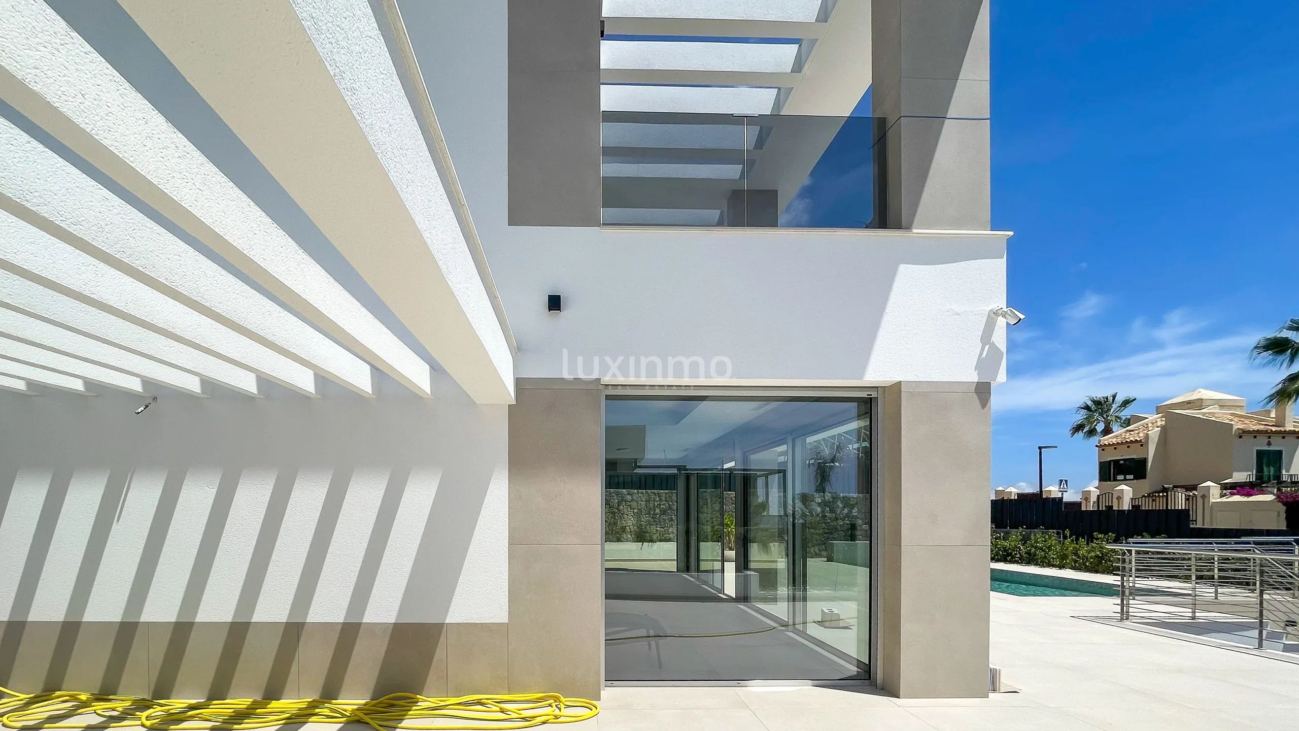 Zu verkaufen eine moderne Villa in Sierra Cortina — photo 4