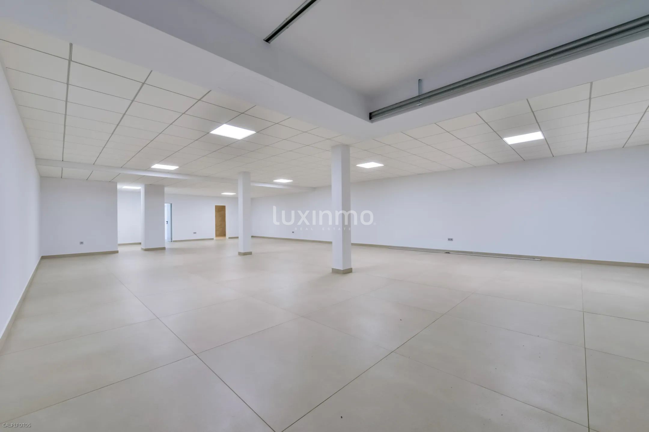 Zu verkaufen eine moderne Villa in Sierra Cortina — photo 38