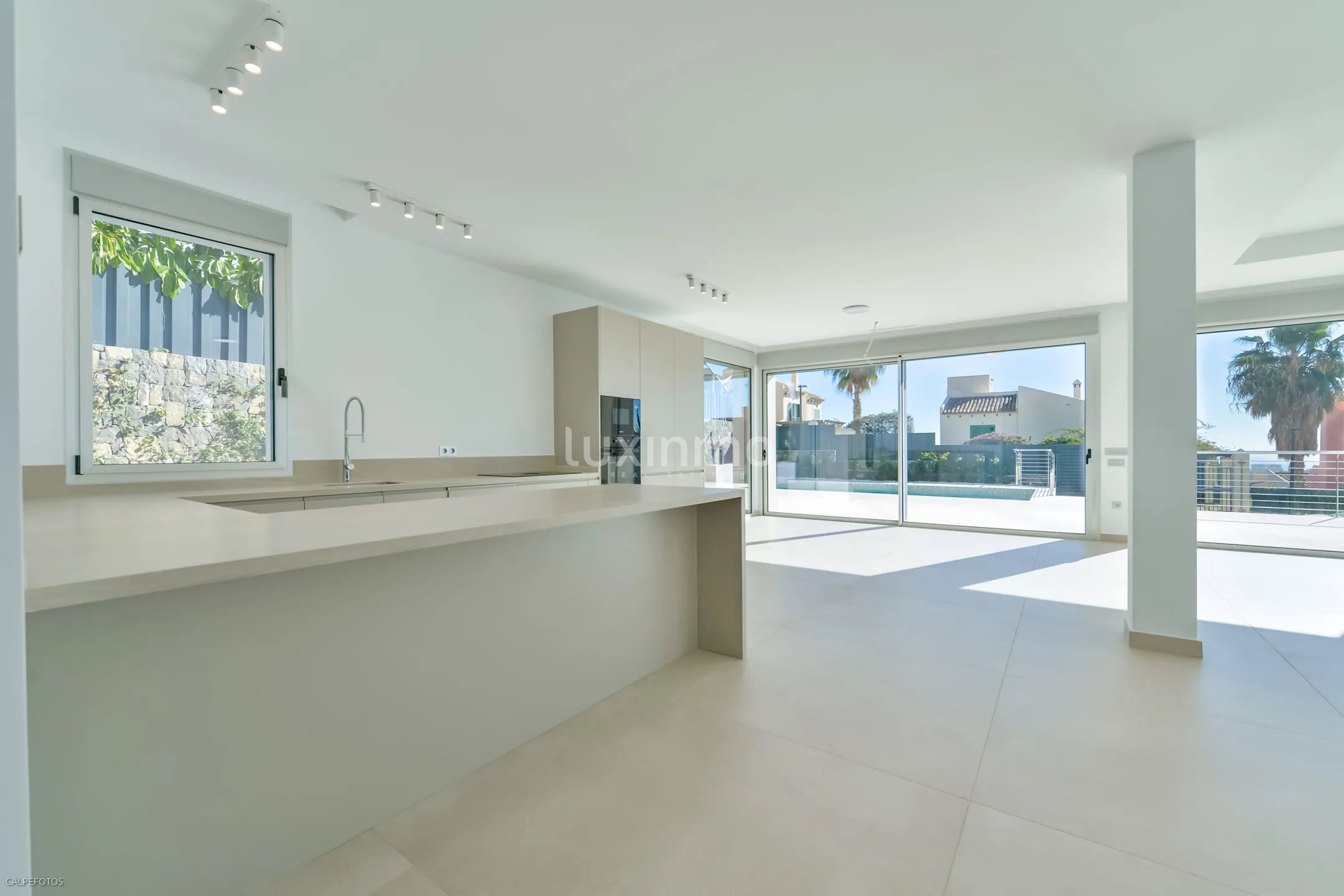 Zu verkaufen eine moderne Villa in Sierra Cortina — photo 9