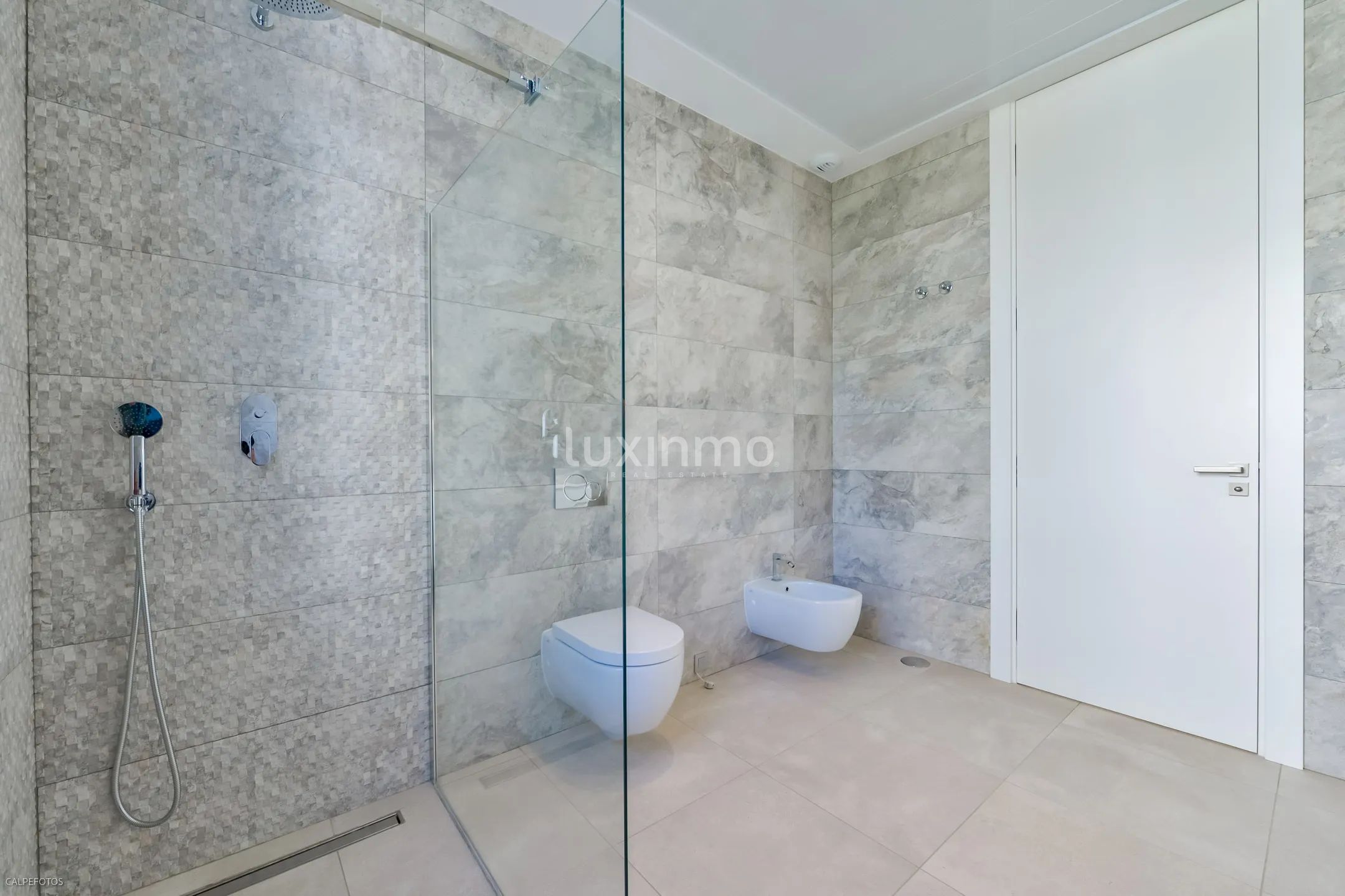 Zu verkaufen eine moderne Villa in Sierra Cortina — photo 39
