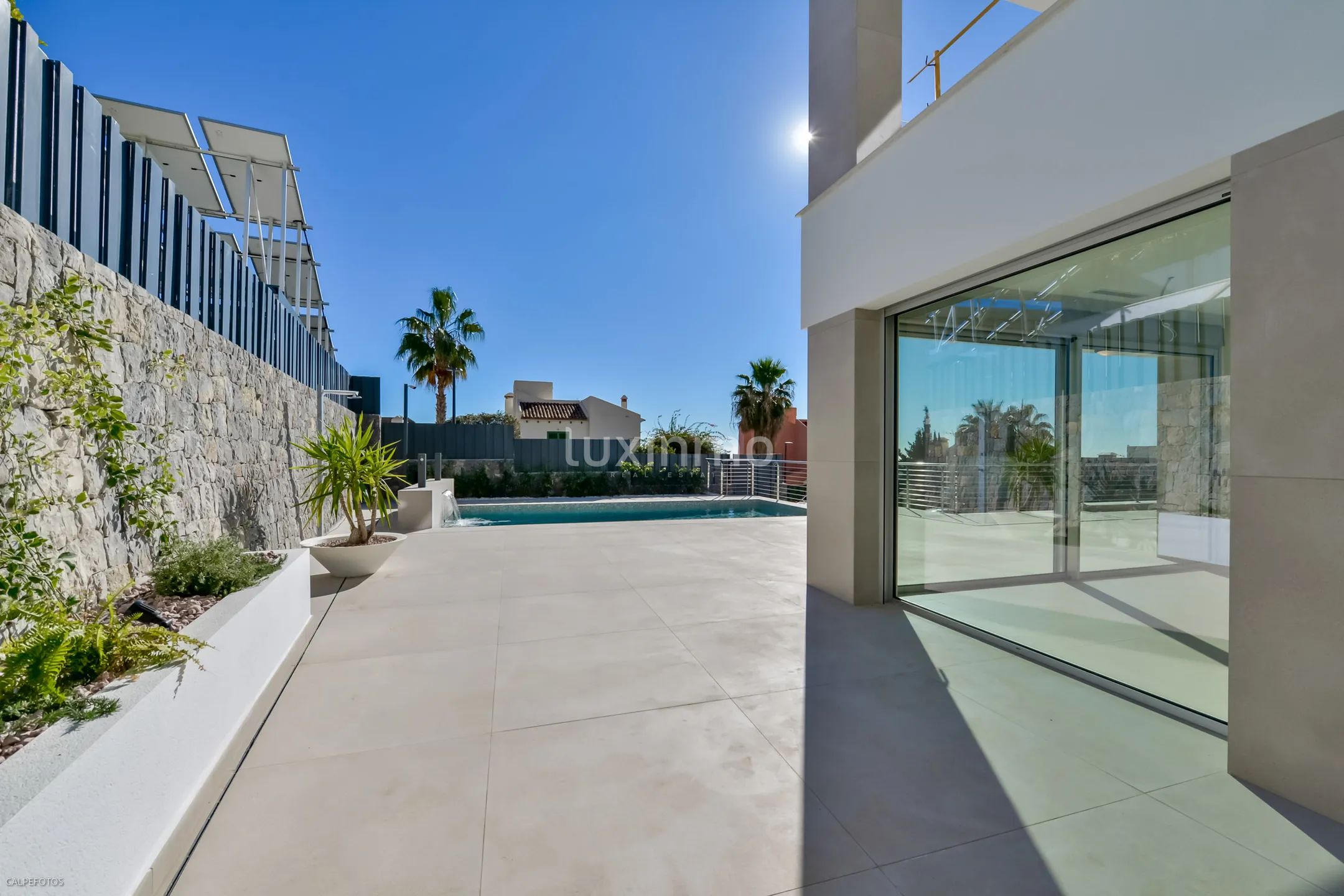 Zu verkaufen eine moderne Villa in Sierra Cortina — photo 45