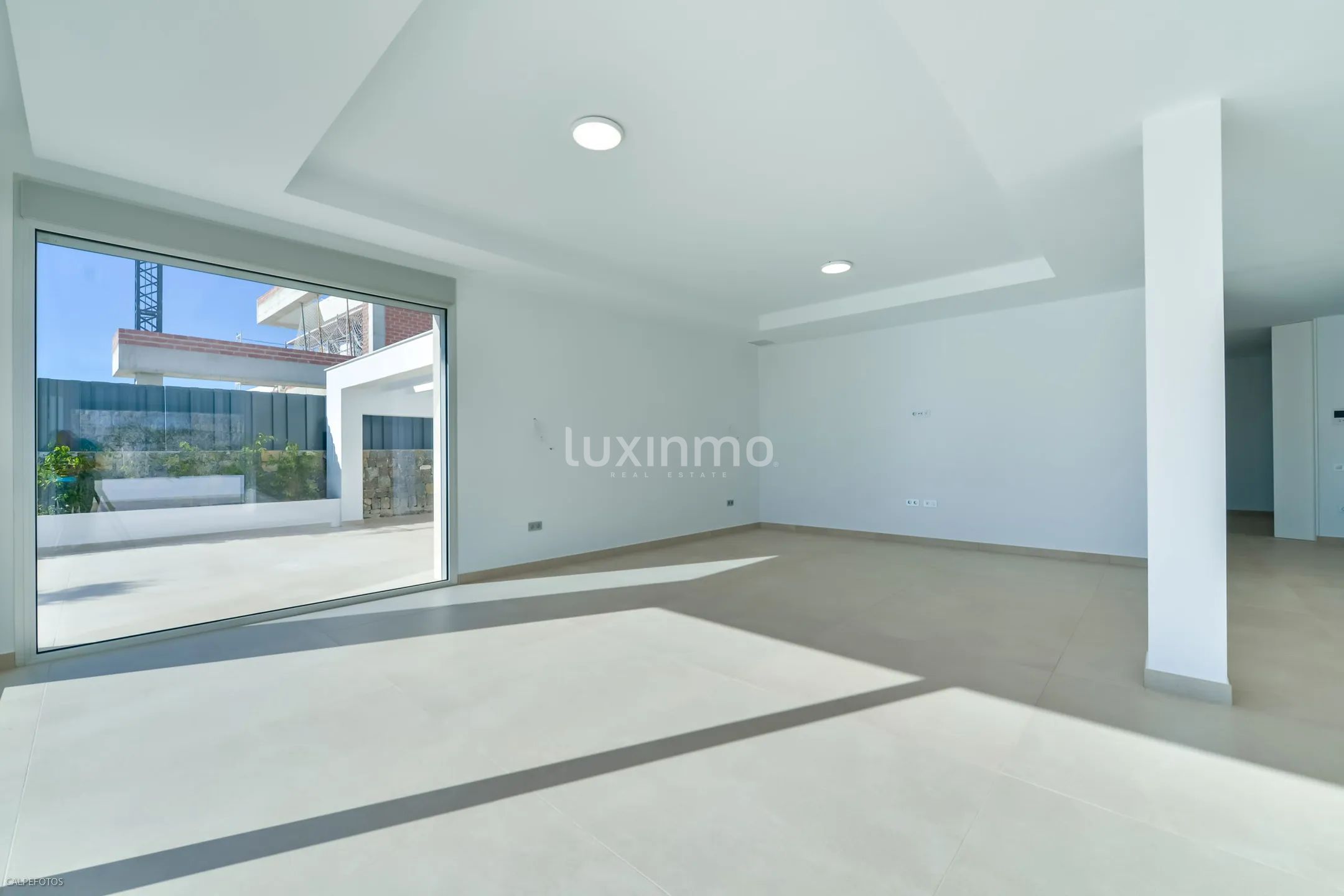 Zu verkaufen eine moderne Villa in Sierra Cortina — photo 13