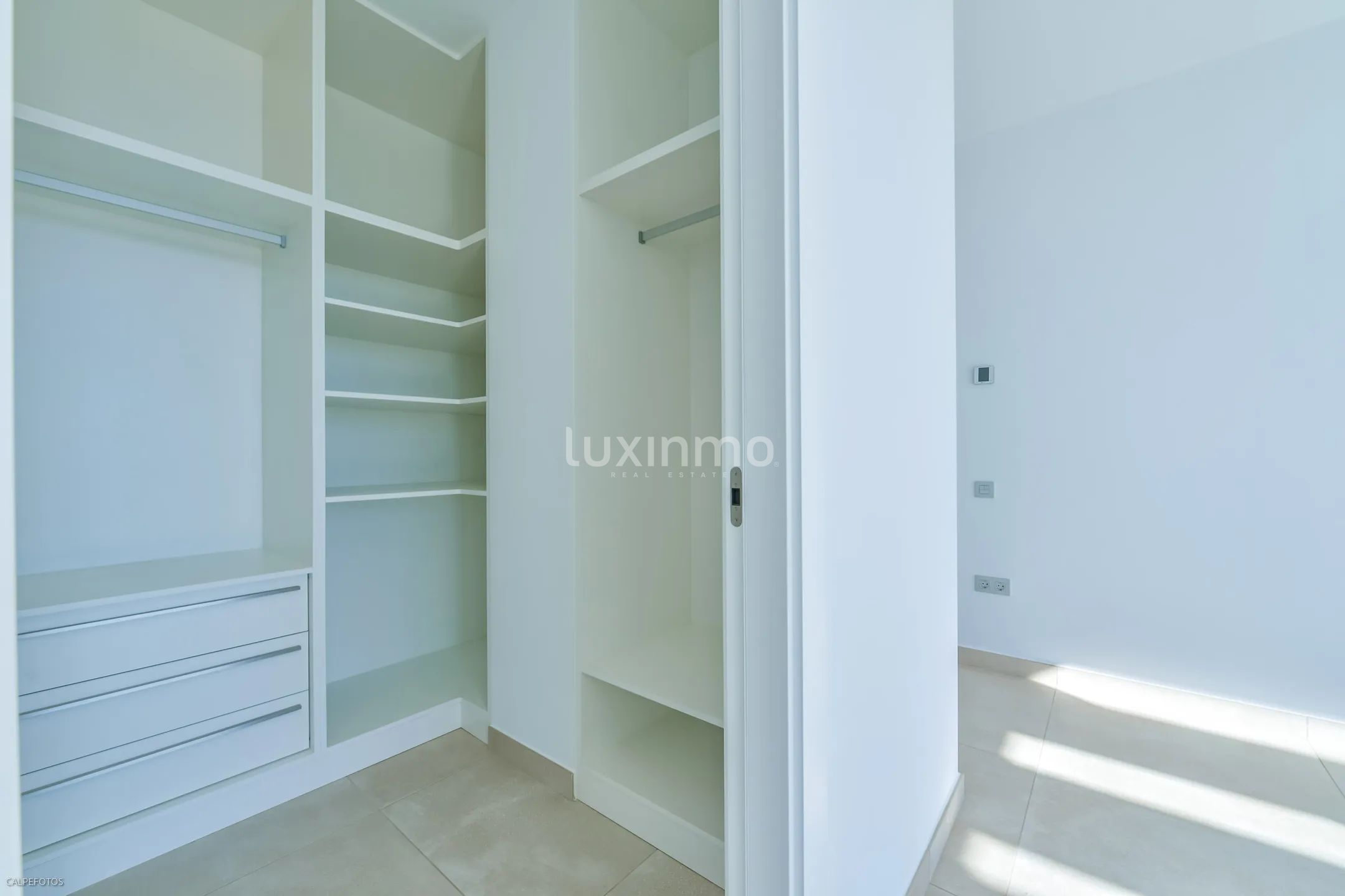 Zu verkaufen eine moderne Villa in Sierra Cortina — photo 32