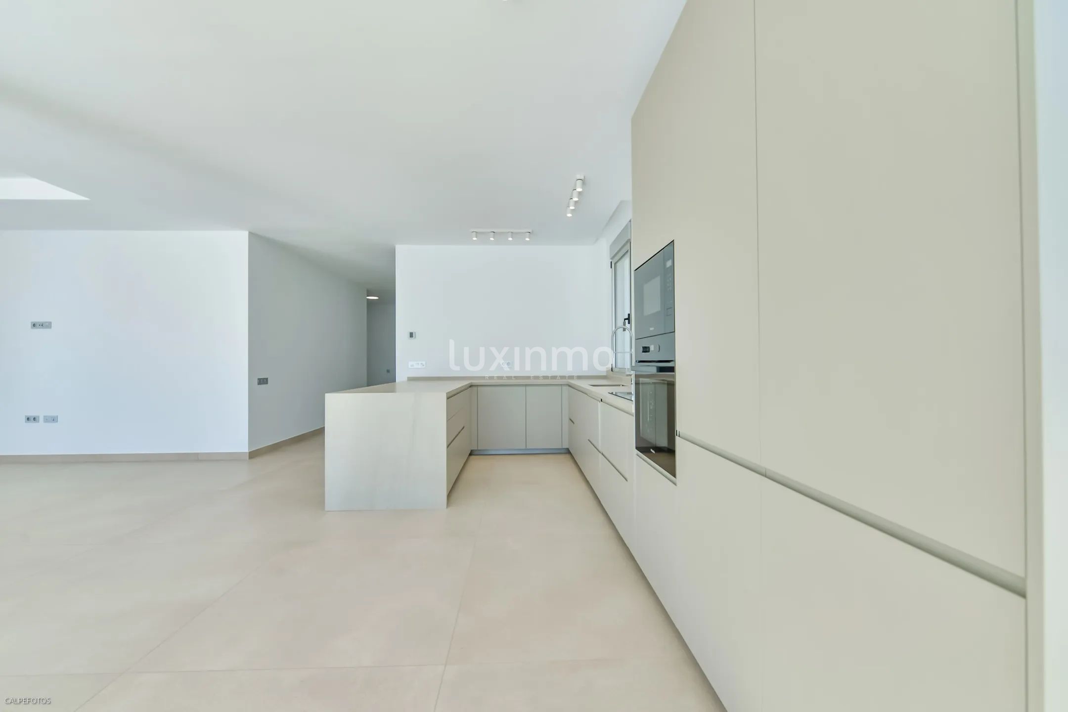 Zu verkaufen eine moderne Villa in Sierra Cortina — photo 7