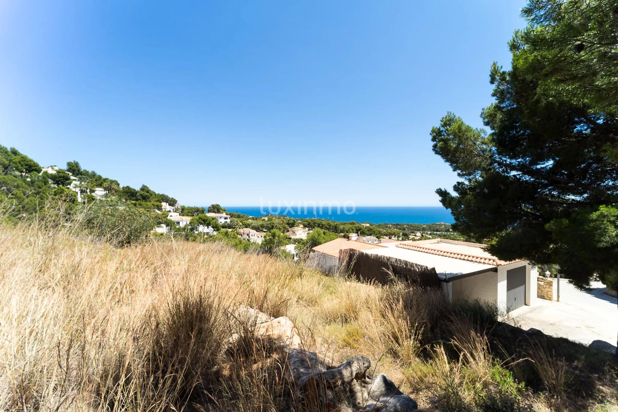 Large flat plot of land with sea views in Altea — photo 6
