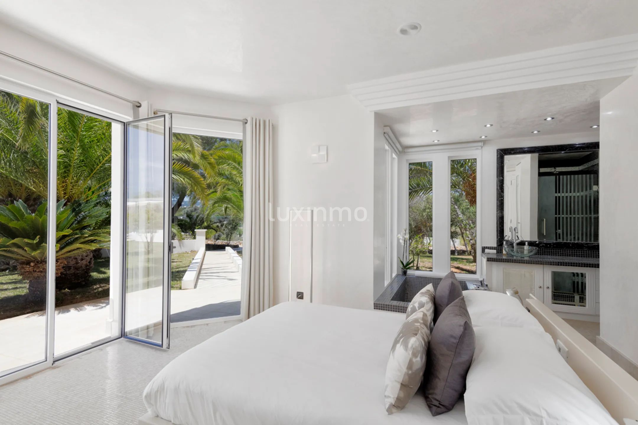 Luxury Spectacular Villa for Sale next to Blue Marlin — photo 23