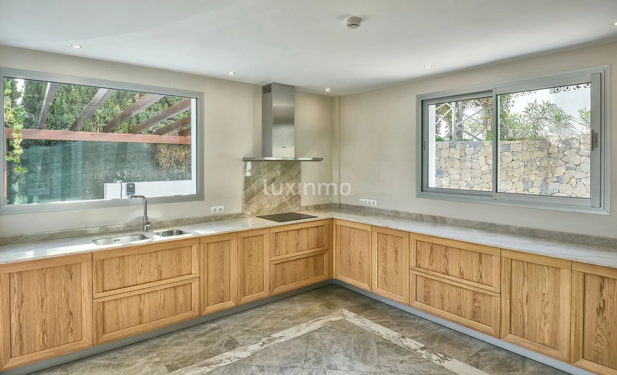 Magnificent villa with sea views for sale in Calpe — photo 25