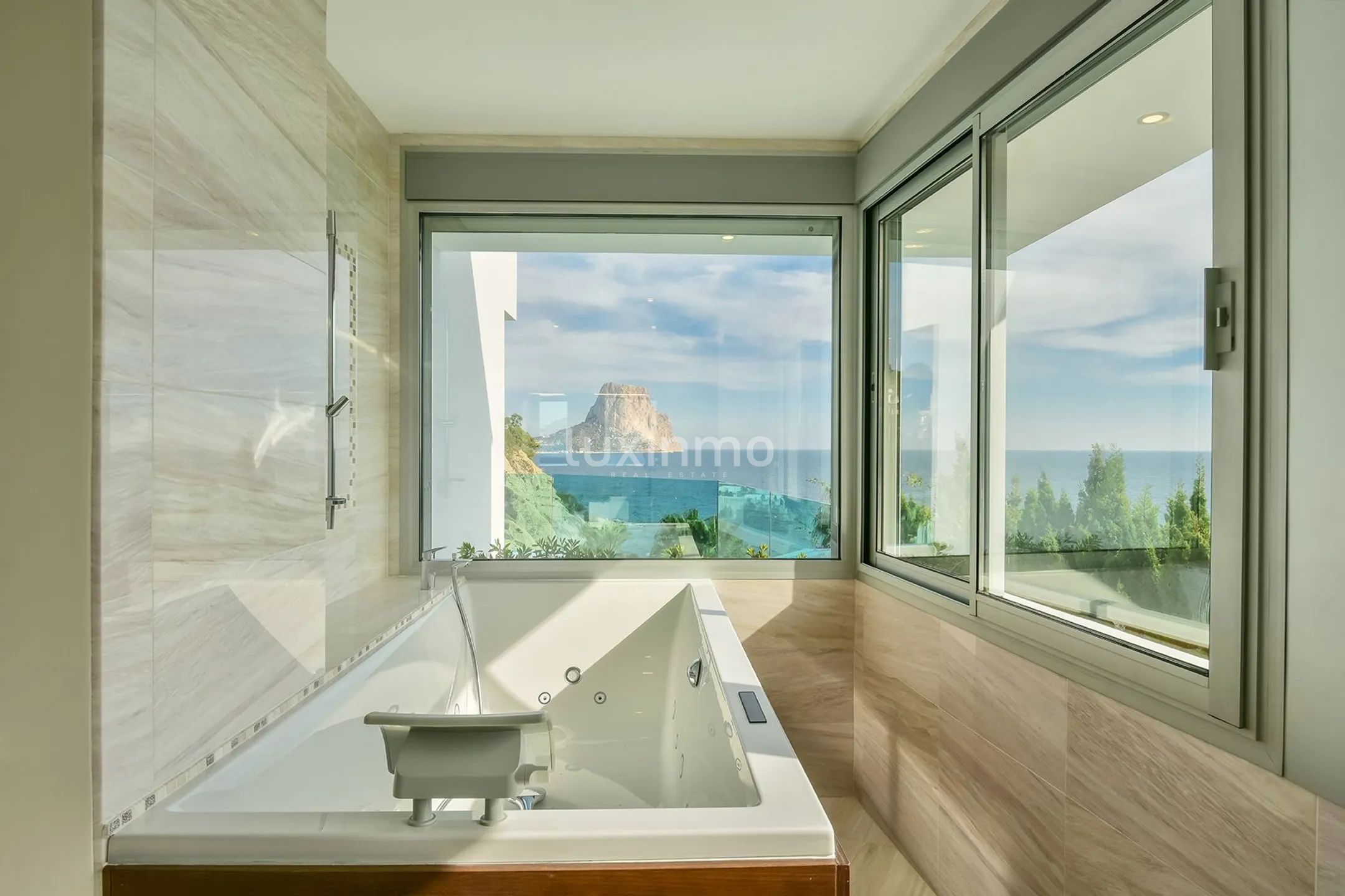 Magnificent villa with sea views for sale in Calpe — photo 43