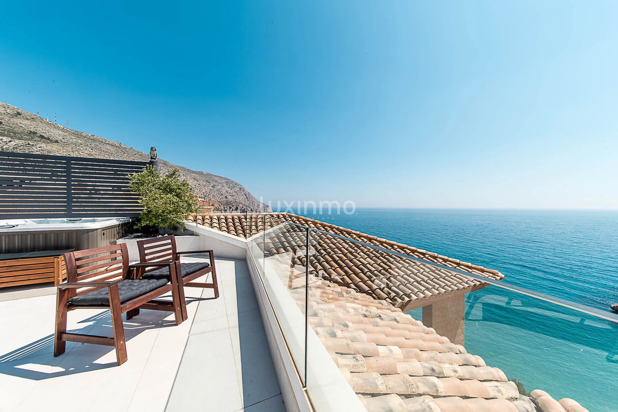 Modern renovated penthouse with sea views for sale in Altea — photo 24