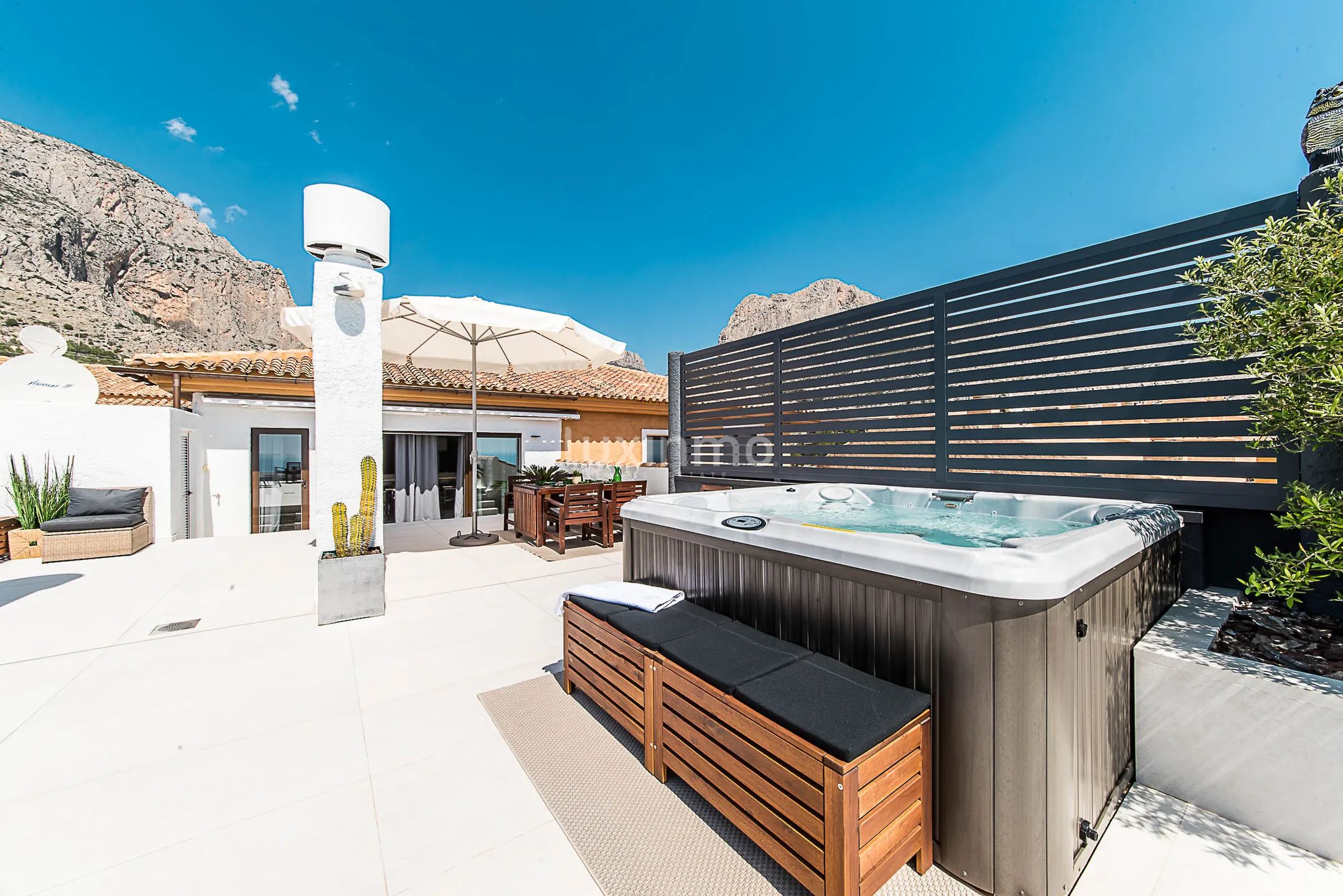 Modern renovated penthouse with sea views for sale in Altea — photo 1
