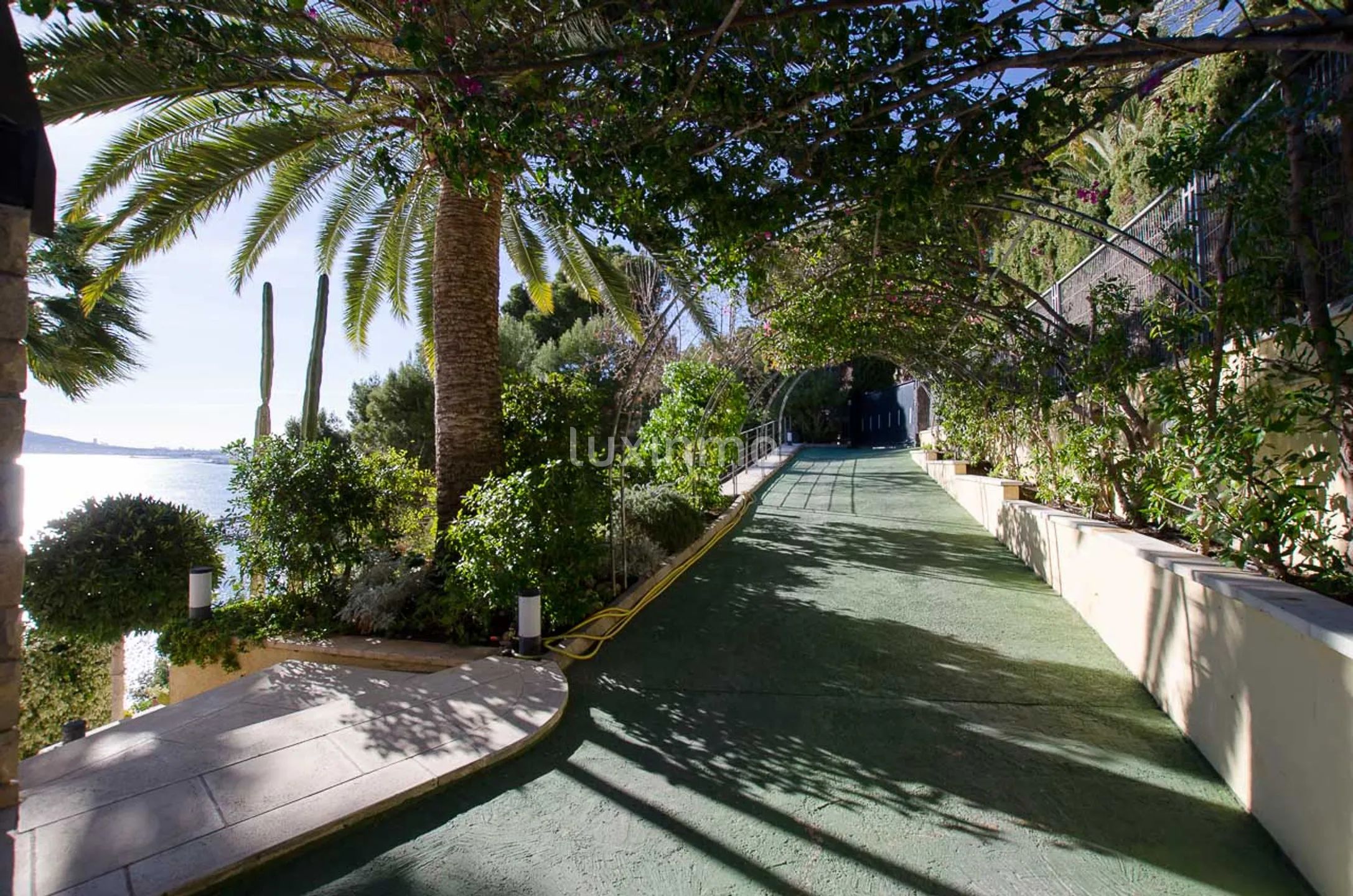 Luxury villa in first line, Altea — photo 23