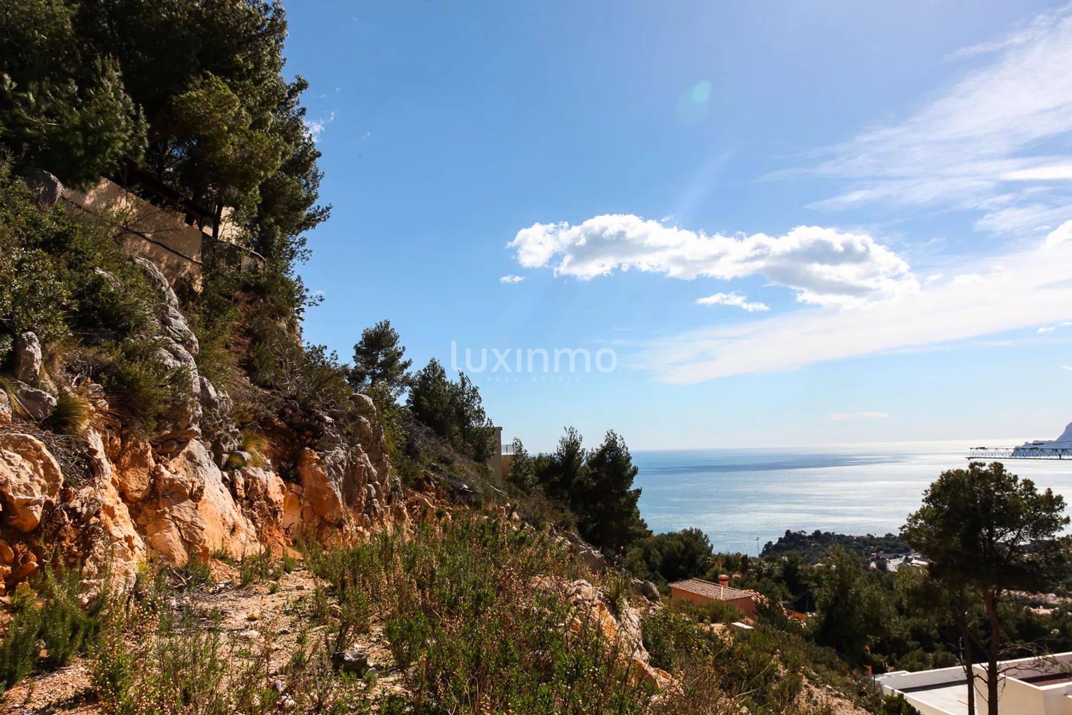 Unik tomt med panoramautsikt över bukten och bergen i Altea Hills