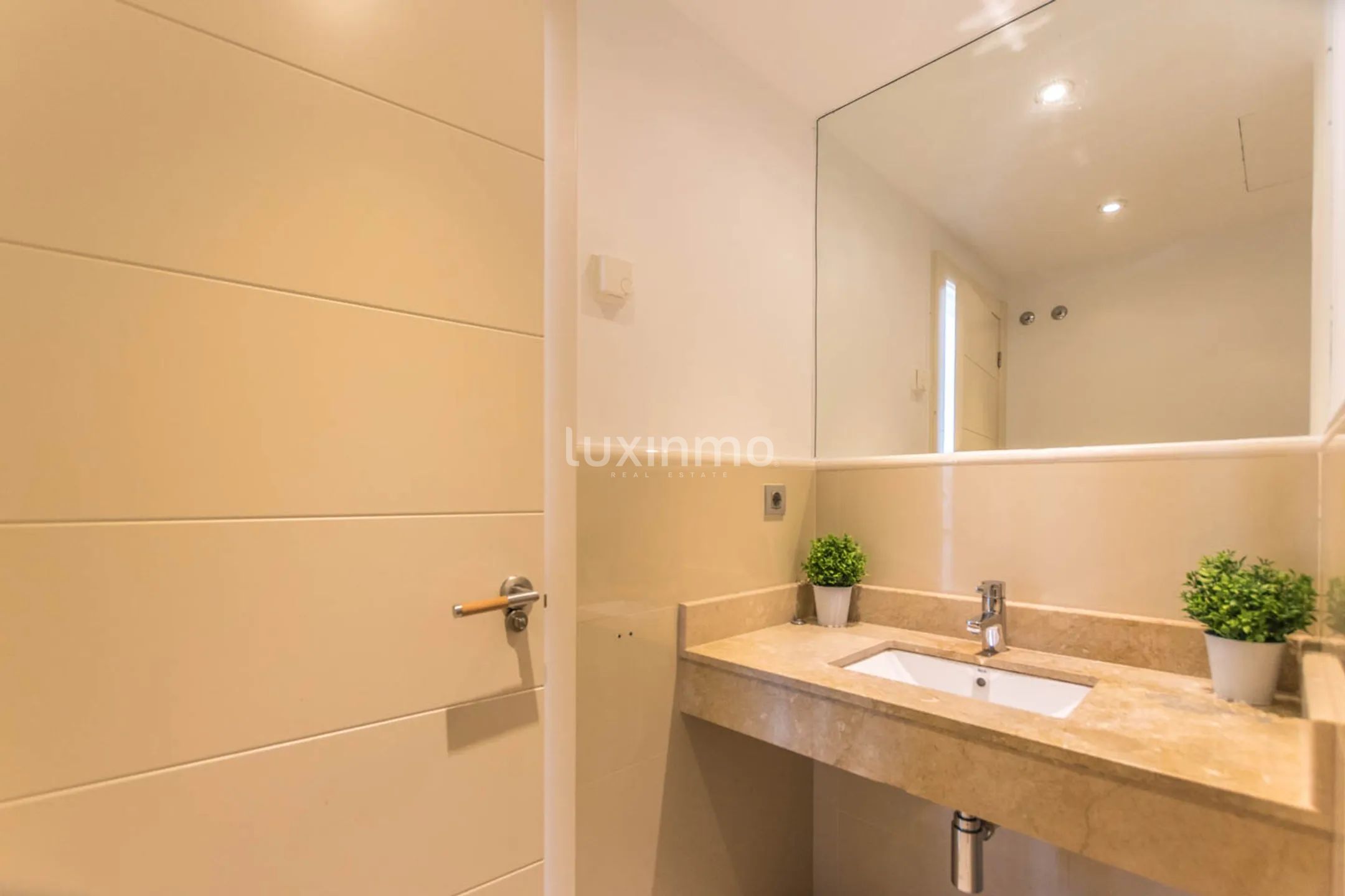 Spacious penthouse with sea views for sale in Mascarat — photo 26