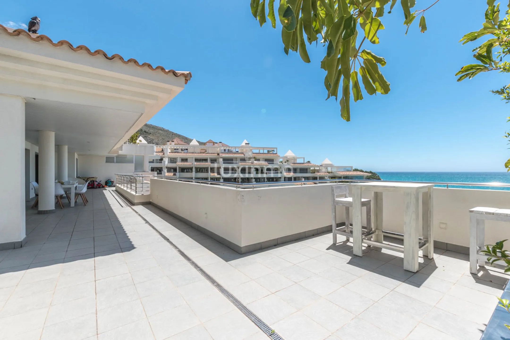 Spacious penthouse with sea views for sale in Mascarat — photo 12