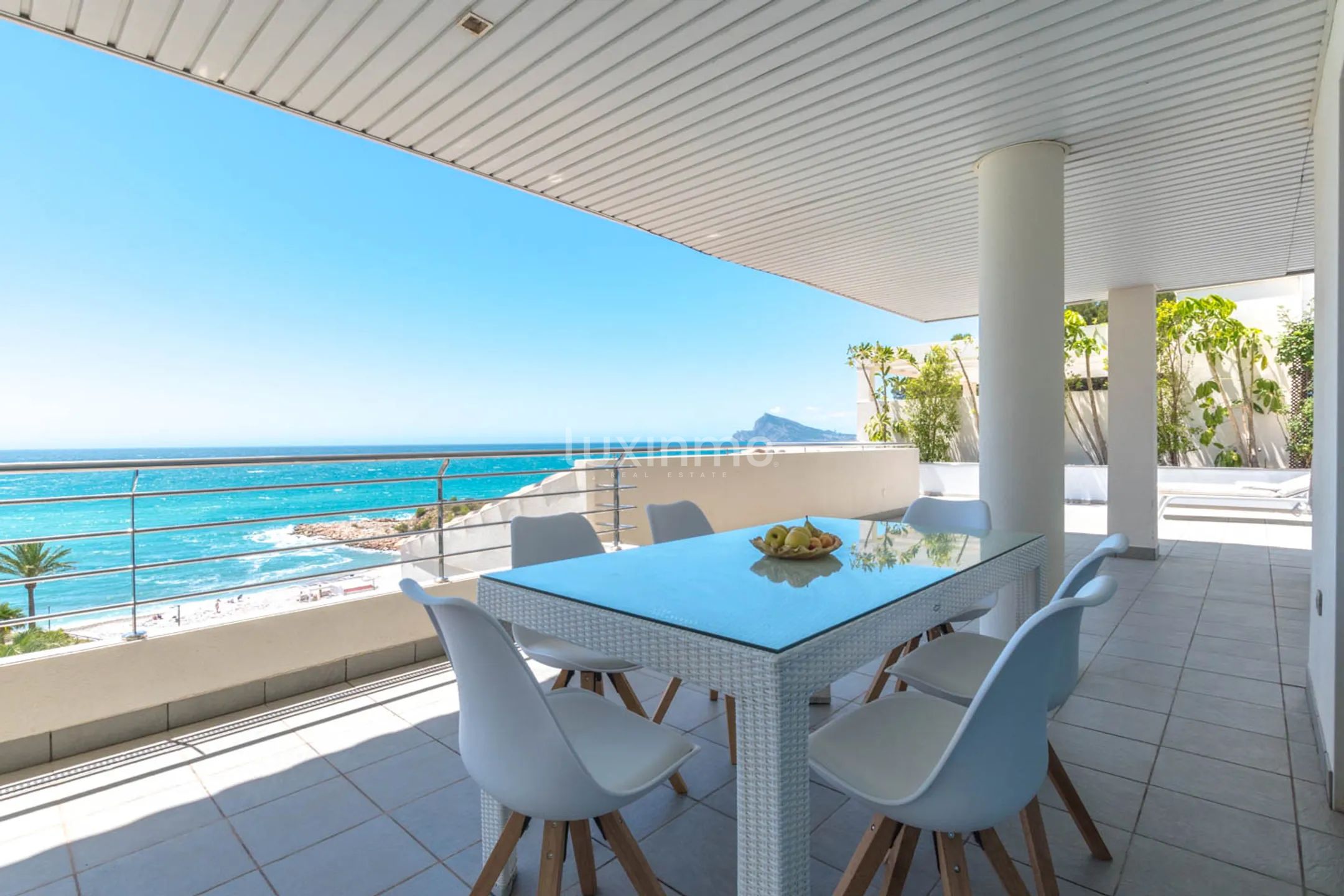 Spacious penthouse with sea views for sale in Mascarat — photo 10