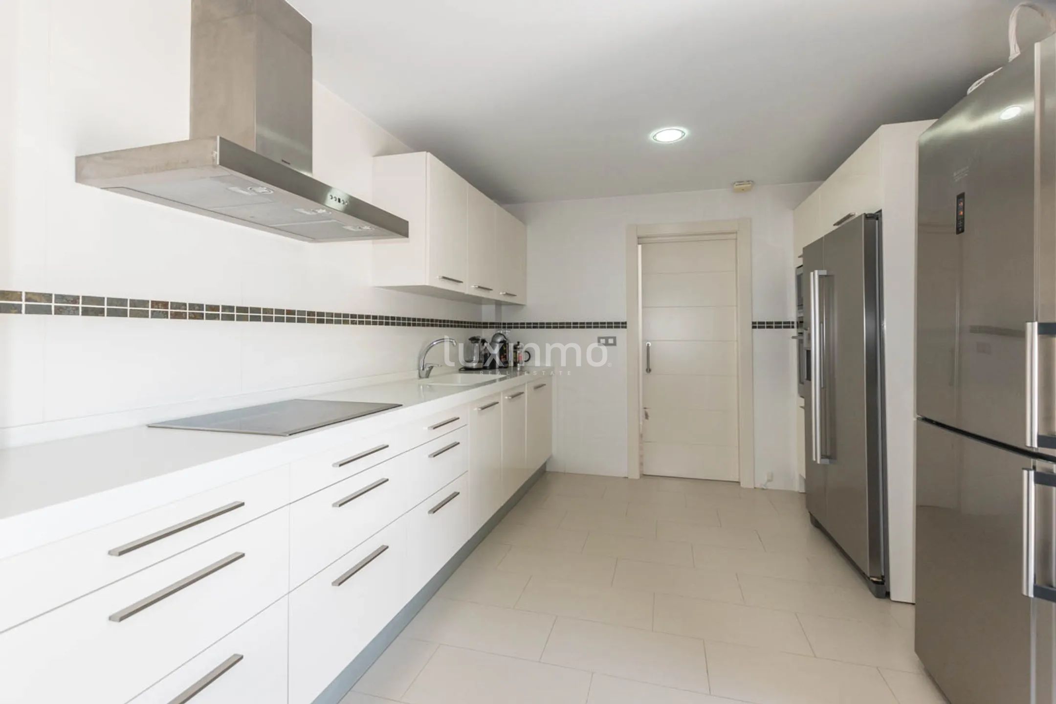 Spacious penthouse with sea views for sale in Mascarat — photo 30