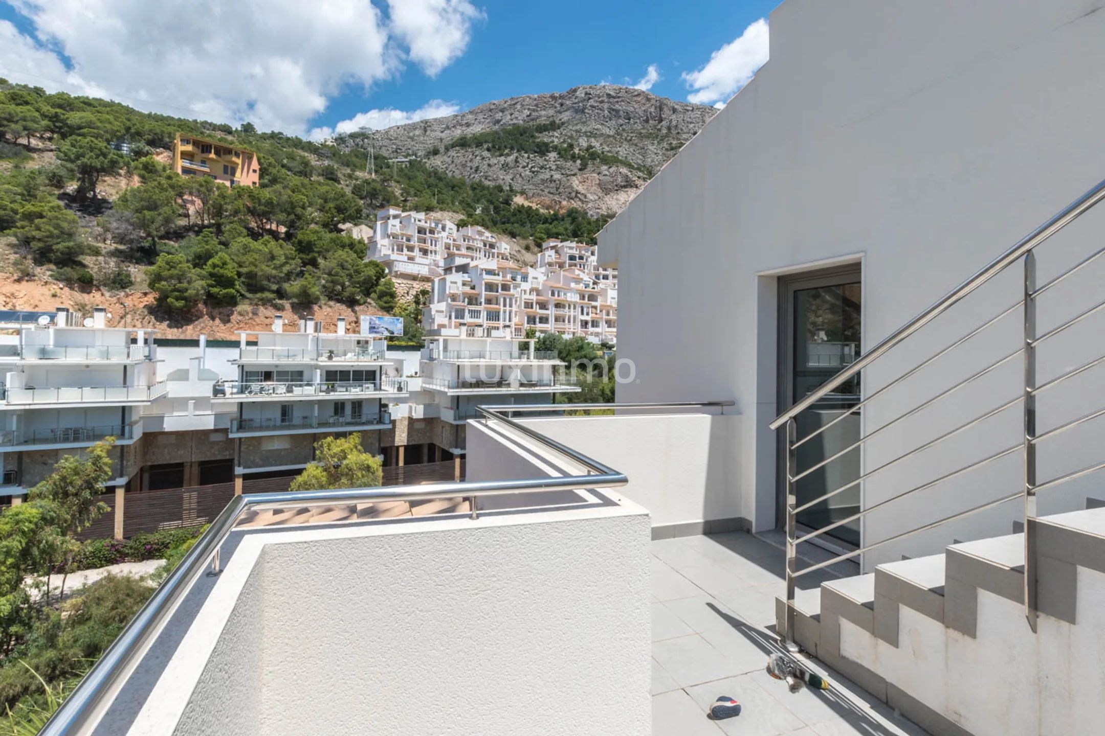 Spacious penthouse with sea views for sale in Mascarat — photo 9