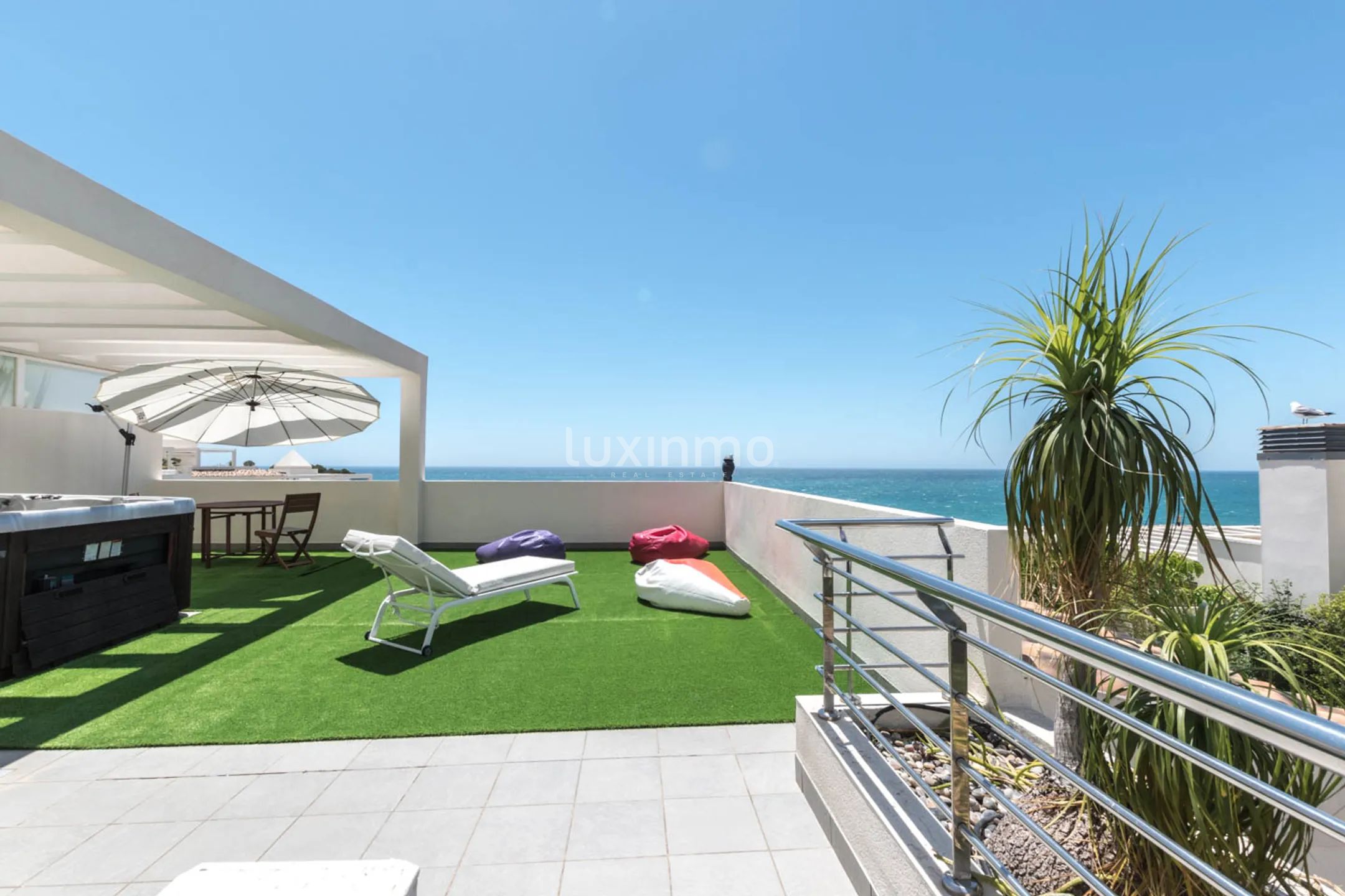 Spacious penthouse with sea views for sale in Mascarat — photo 6