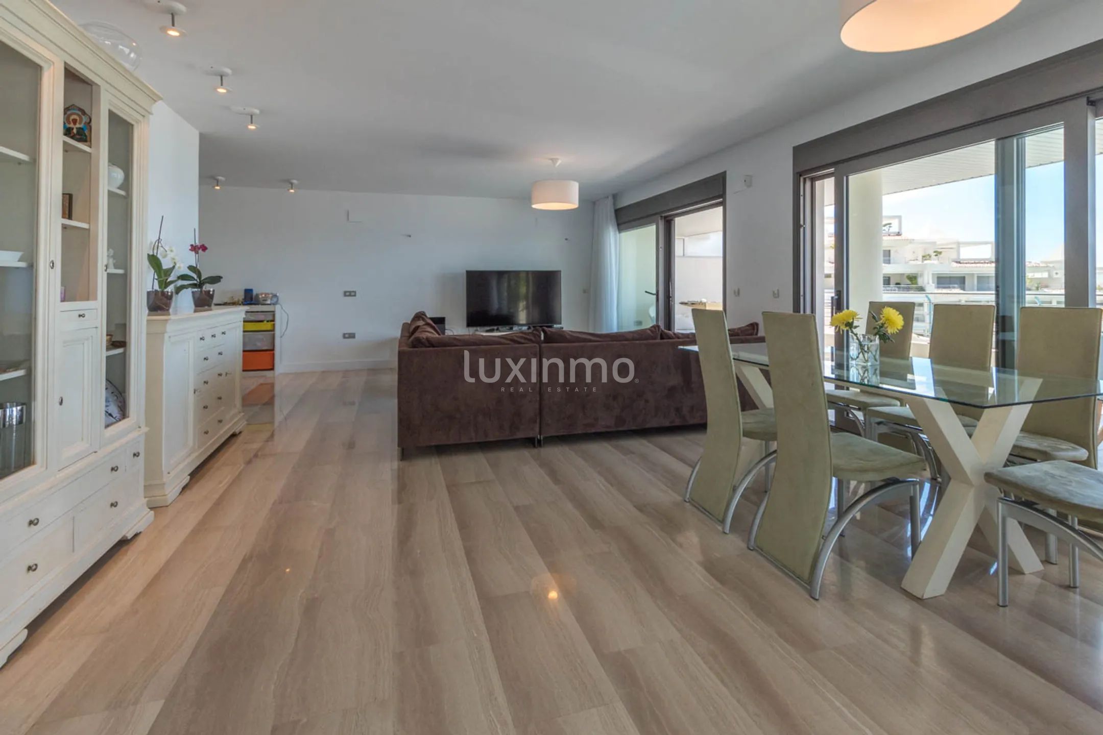 Spacious penthouse with sea views for sale in Mascarat — photo 23