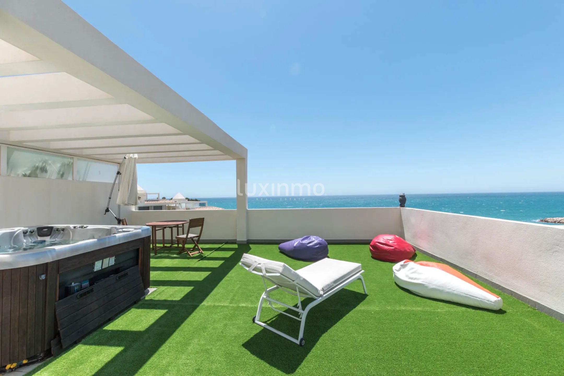 Spacious penthouse with sea views for sale in Mascarat — photo 8